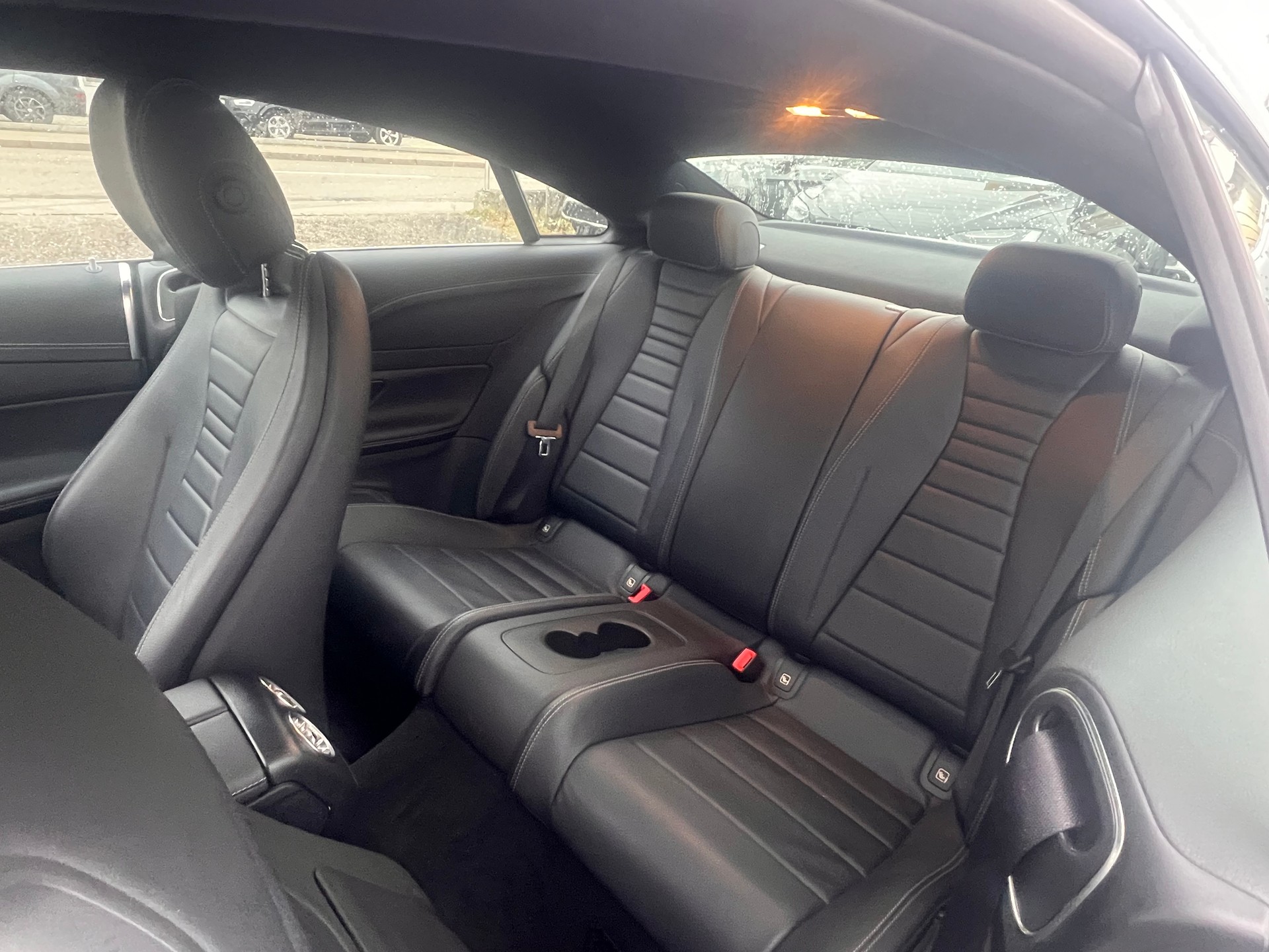 MERCEDES-BENZ E 300 Coupé AMG Line 9G-Tronic-image-11