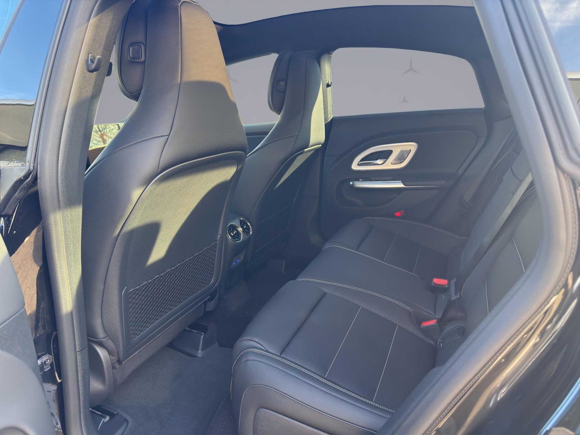 MERCEDES-BENZ CLA 220 AMG Line 4matic-image-18