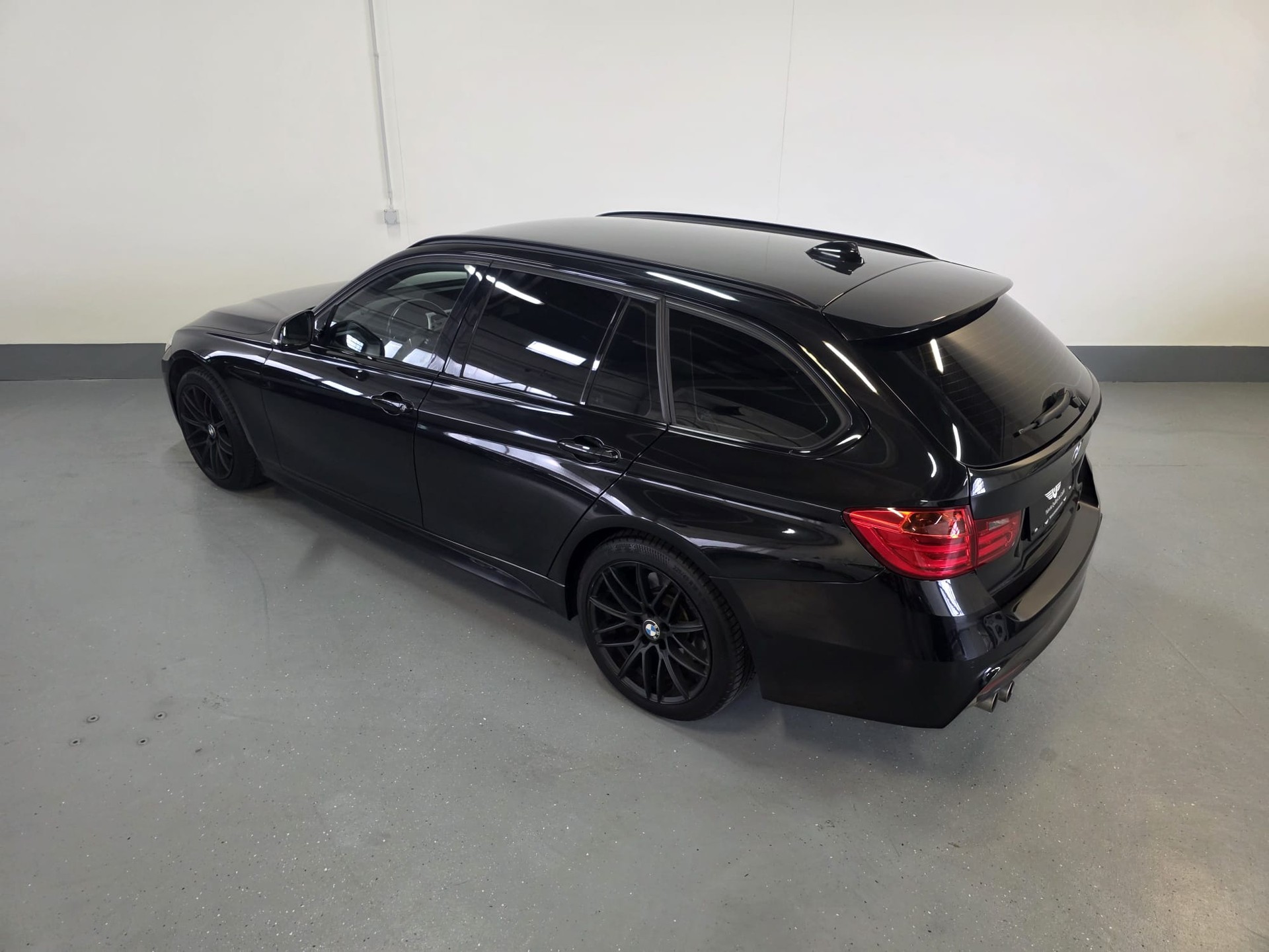 BMW 335d xDrive Touring Steptronic-image-12
