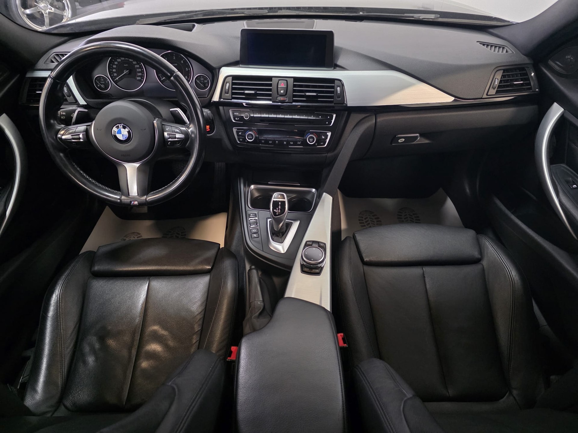 BMW 335d xDrive Touring Steptronic-image-17