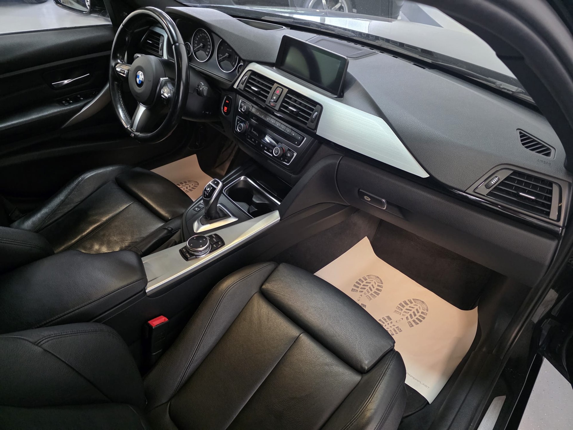 BMW 335d xDrive Touring Steptronic-image-19