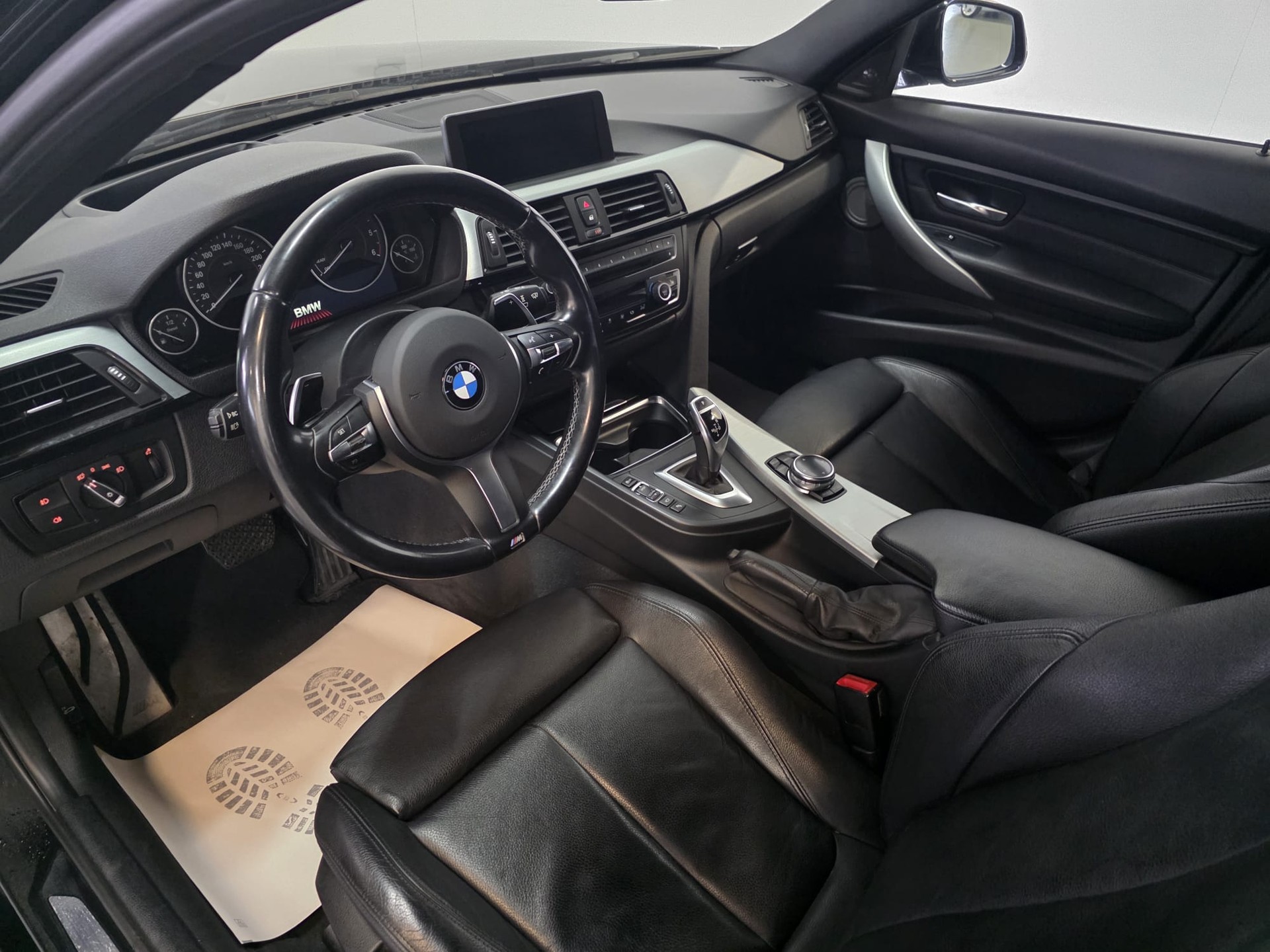 BMW 335d xDrive Touring Steptronic-image-18