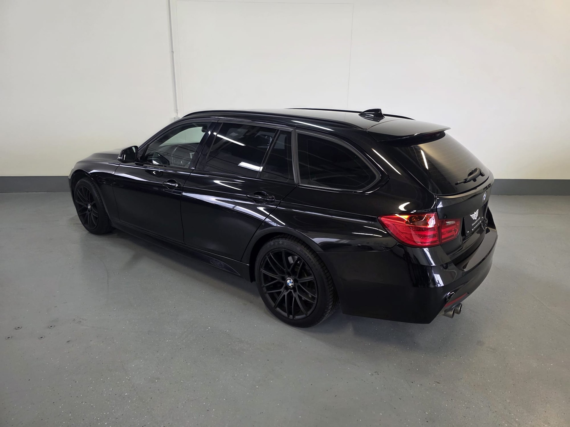 BMW 335d xDrive Touring Steptronic-image-13