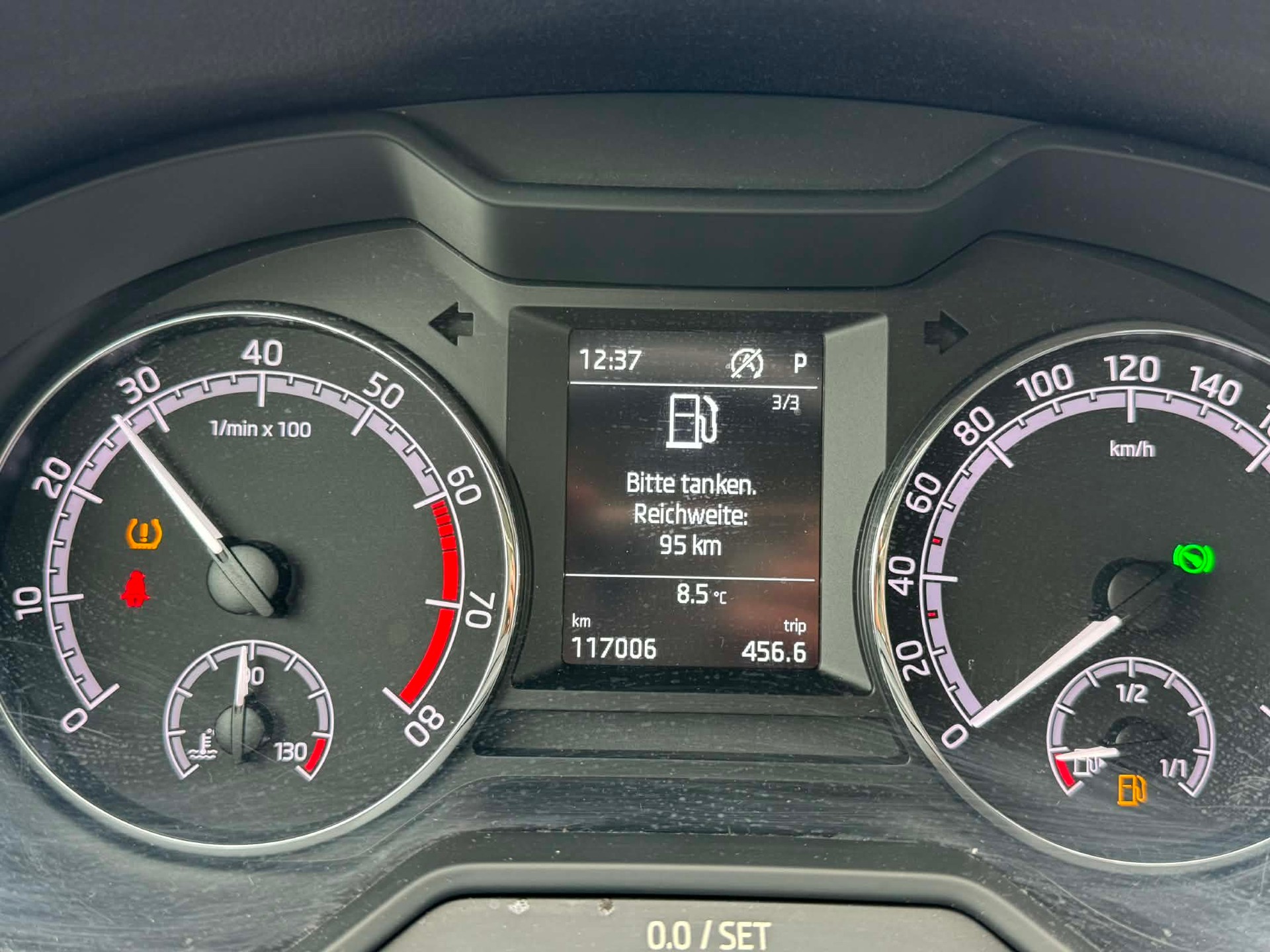 SKODA Octavia Combi 1.5 TSI Active-image-11