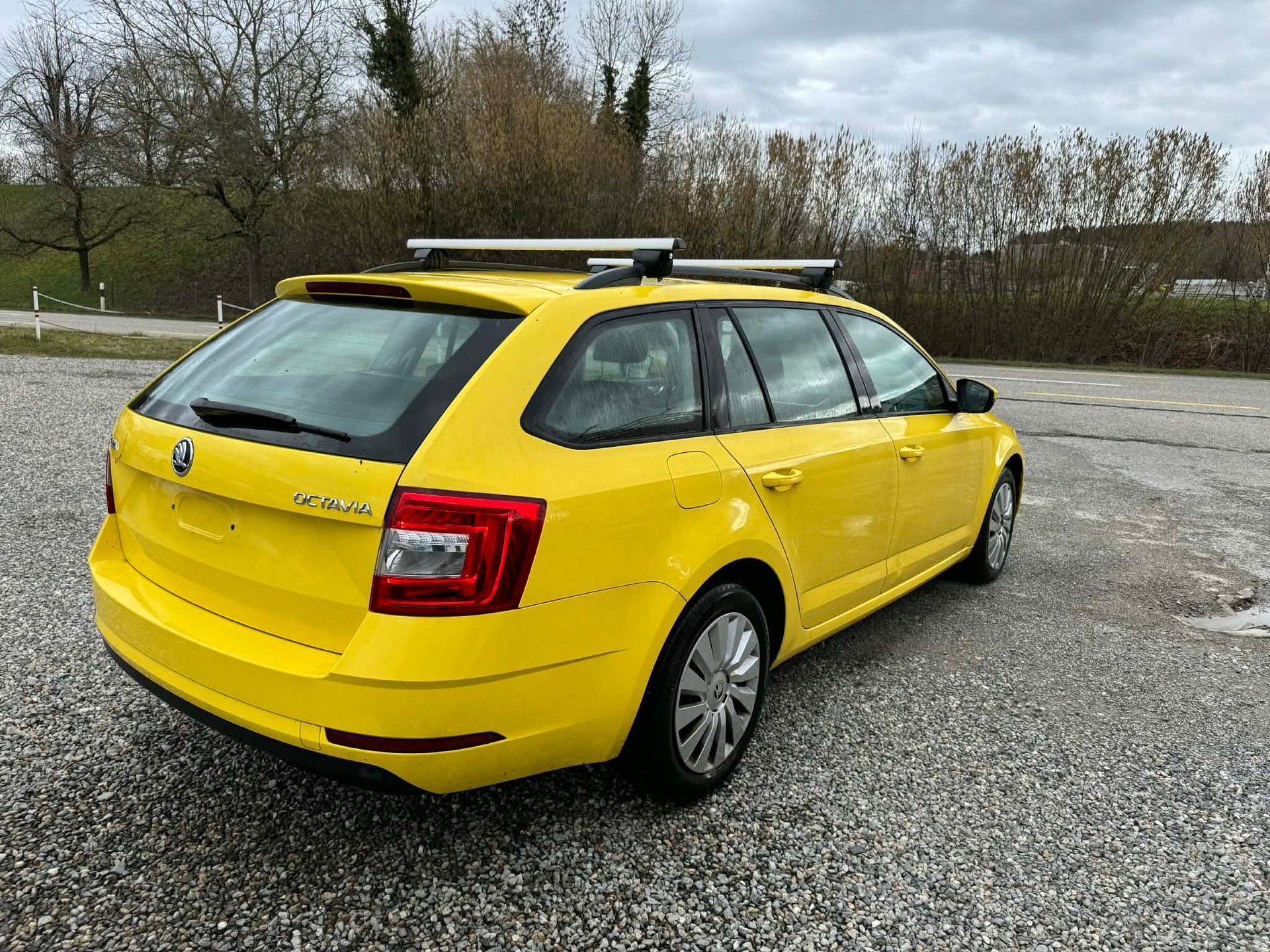 SKODA Octavia Combi 1.5 TSI Active-image-4