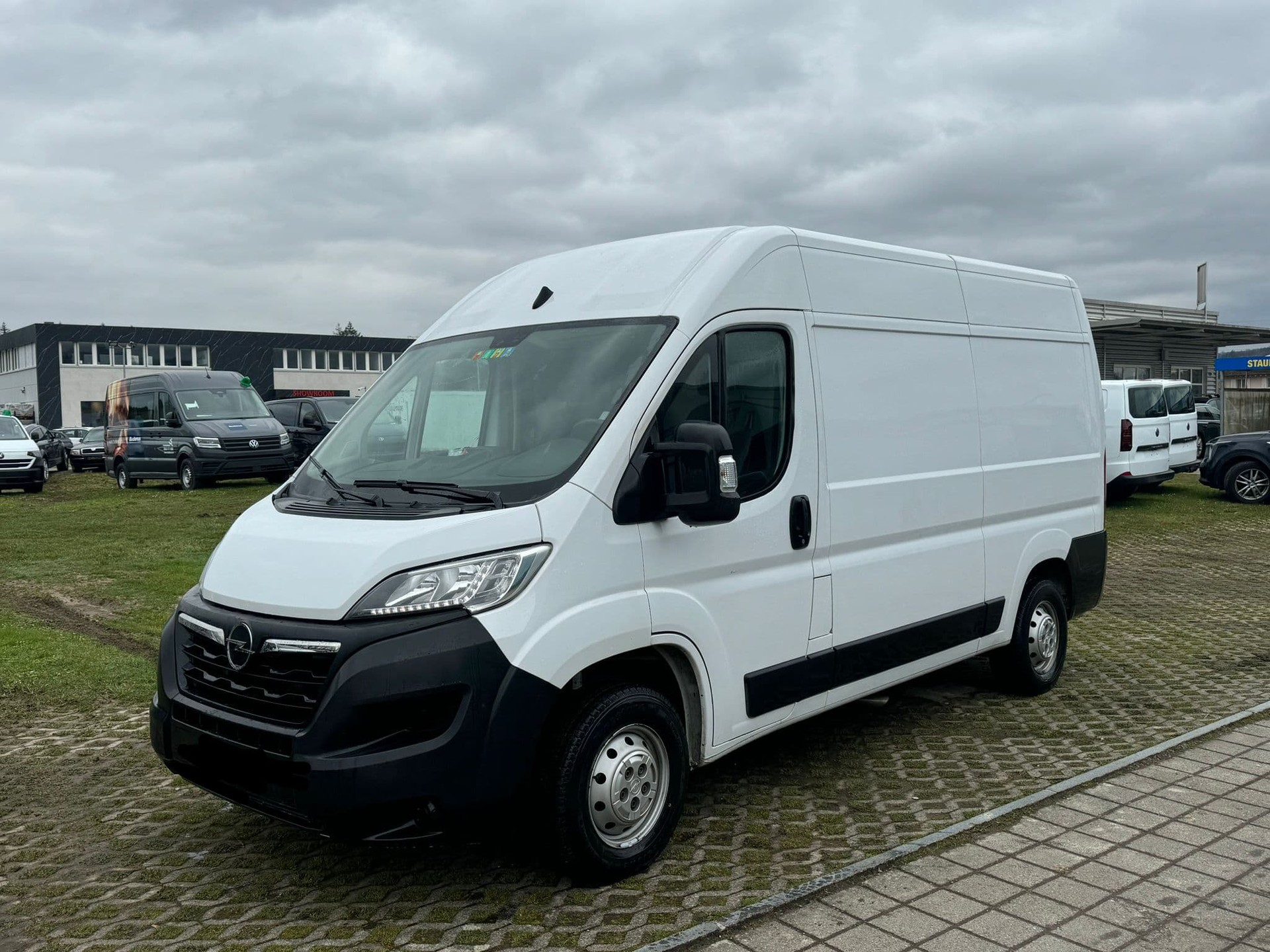 OPEL Movano 2.2 d 3,5t L1H2 Essentia-image-3