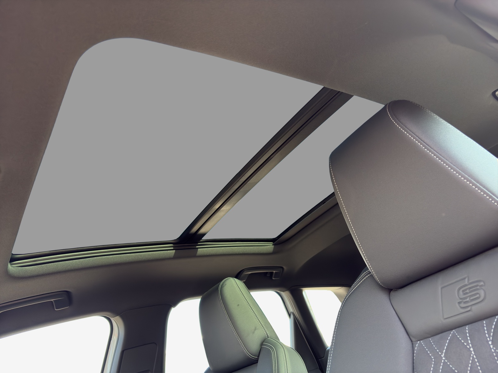 AUDI Q4 e-tron 50 quattro-image-14