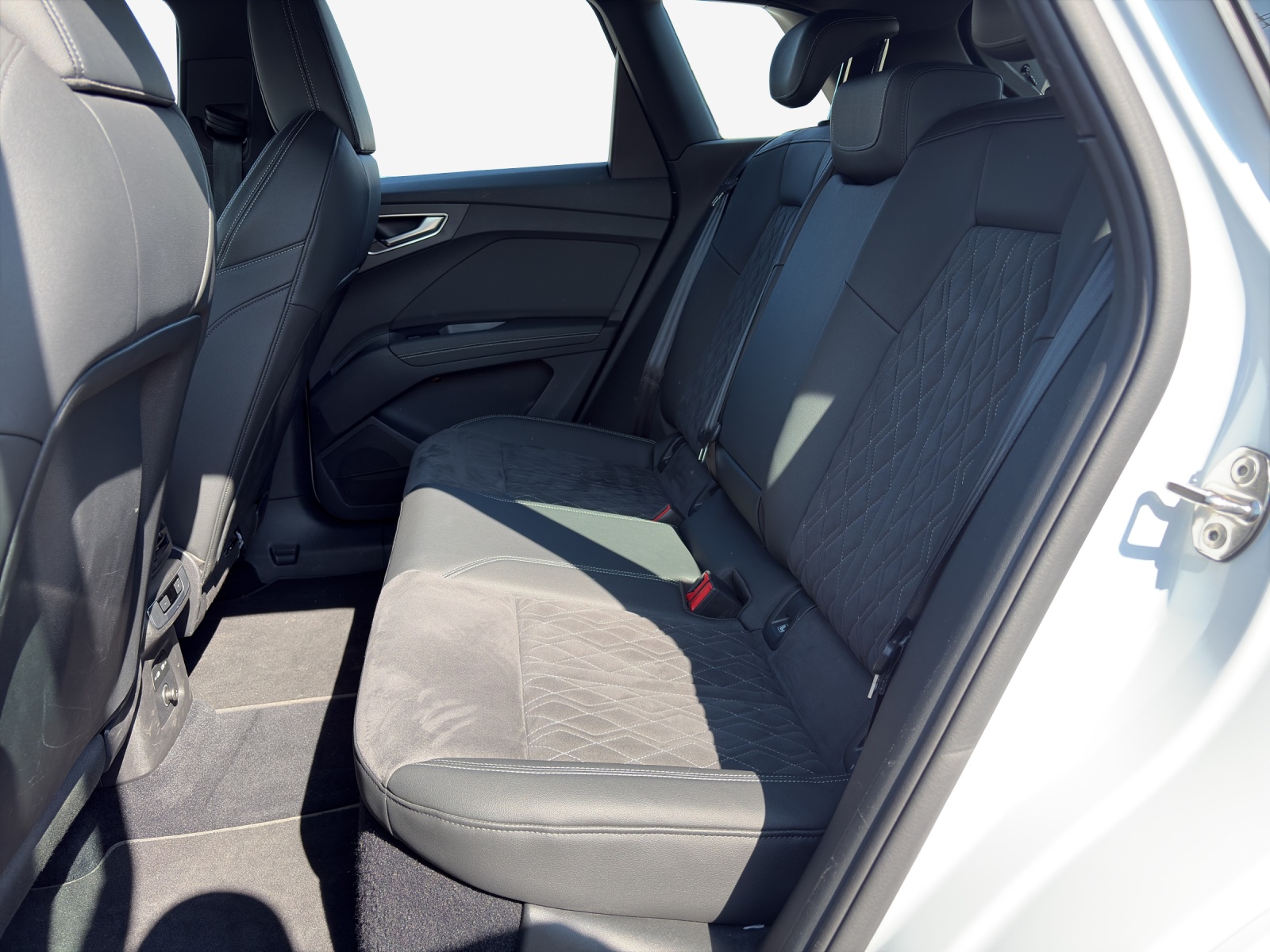 AUDI Q4 e-tron 50 quattro-image-11