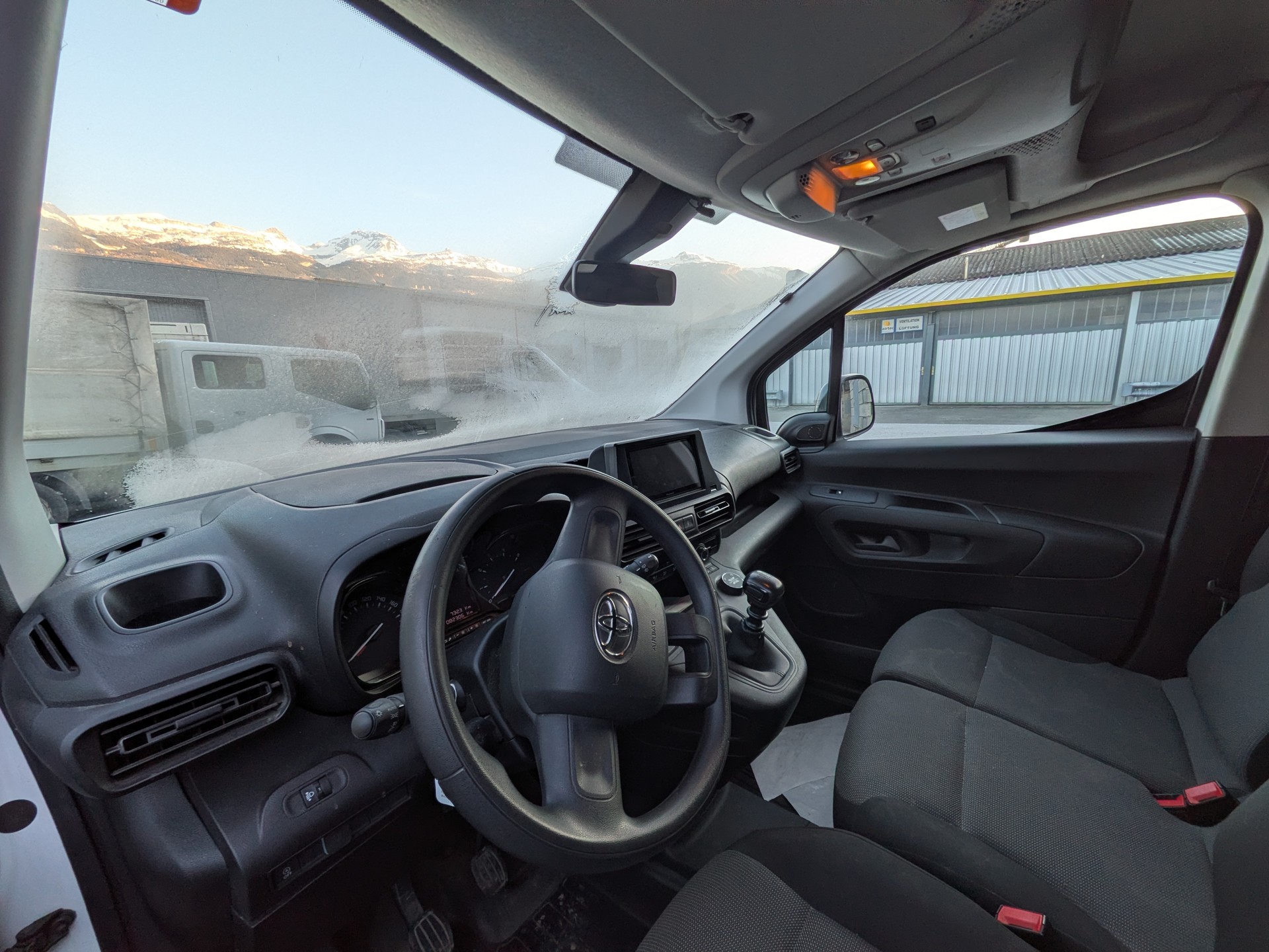 TOYOTA Proace City Van 1.5D Active Medium 4x4-image-5