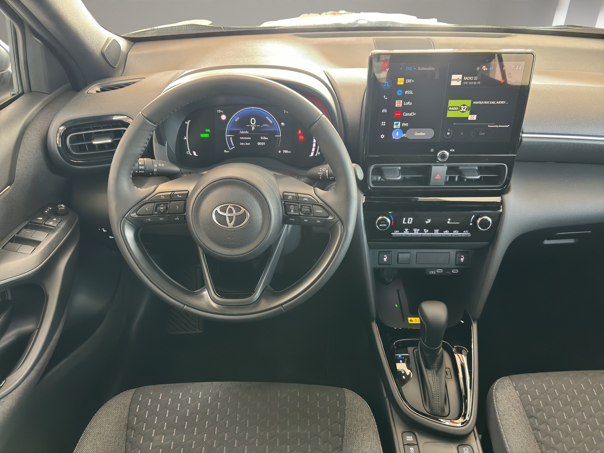 TOYOTA Yaris Cross 1.5 Trend e-CVT 130 PS-image-14