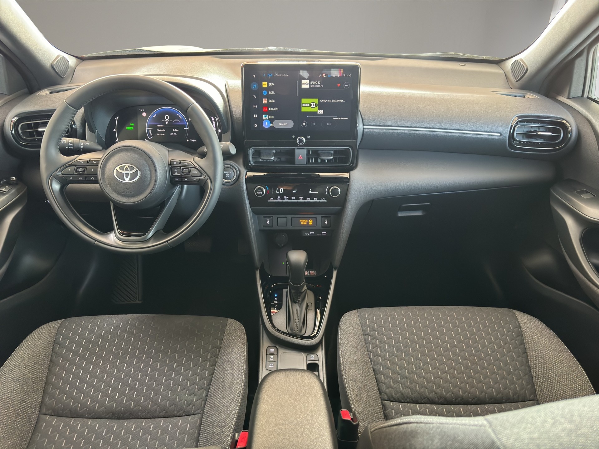 TOYOTA Yaris Cross 1.5 Trend e-CVT 130 PS-image-13