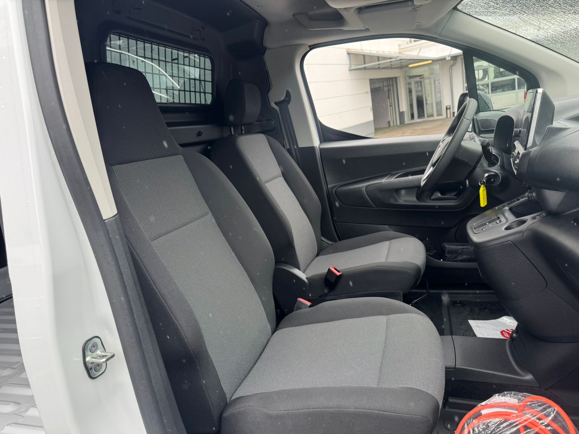 OPEL Combo-e Cargo 2.4T Enjoy-image-11