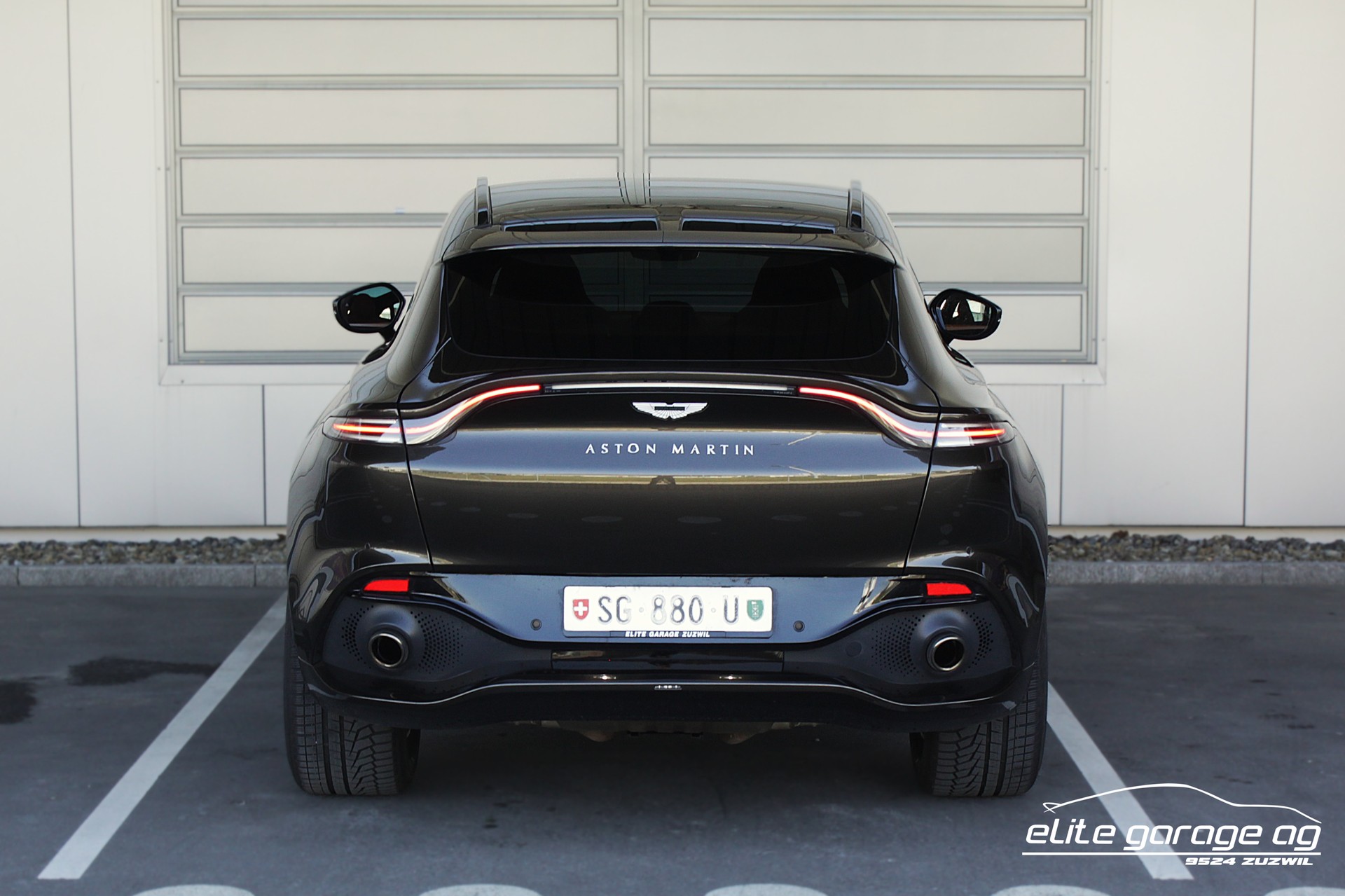 ASTON MARTIN DBX 4.0 V8 1/500-image-3