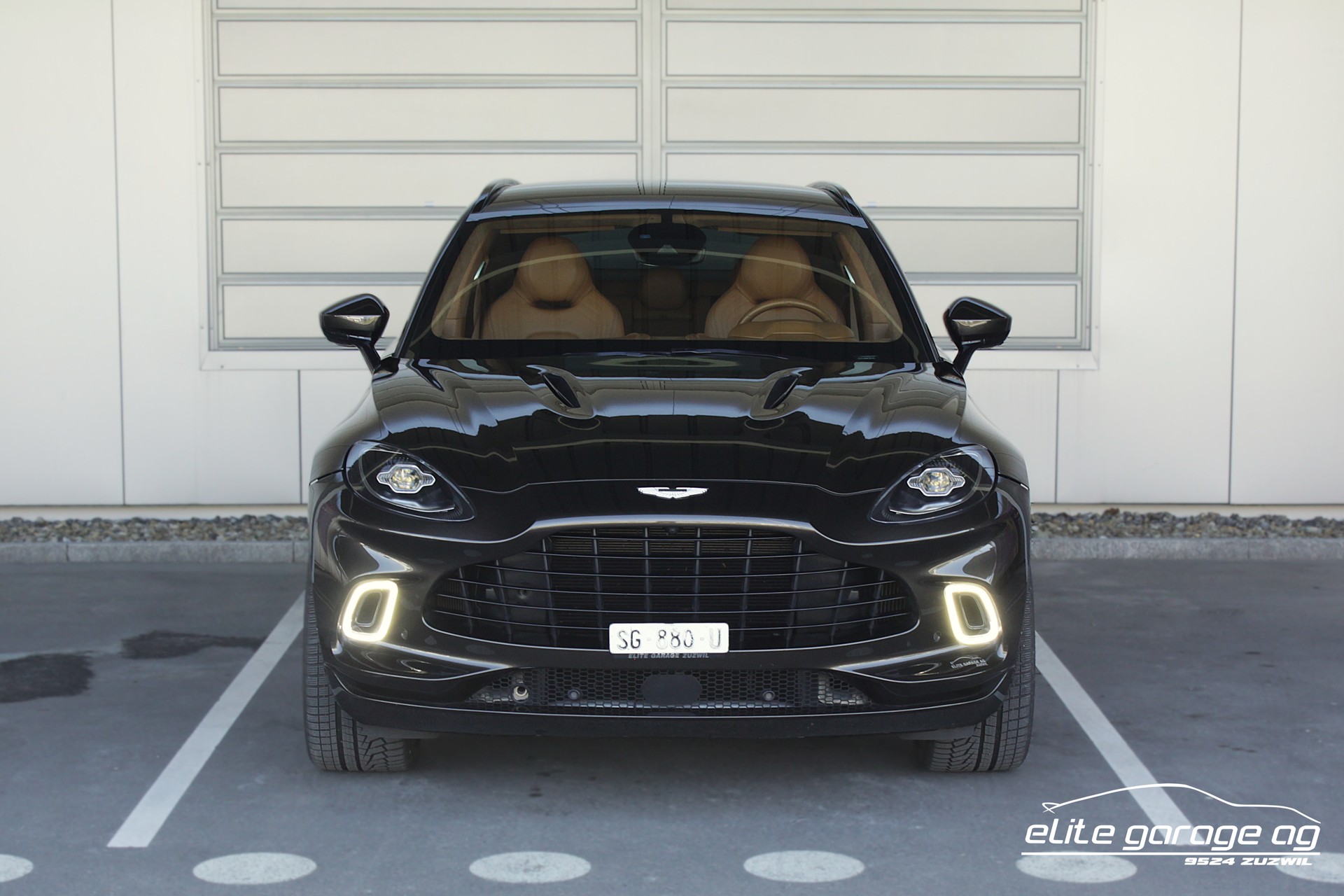 ASTON MARTIN DBX 4.0 V8 1/500-image-7