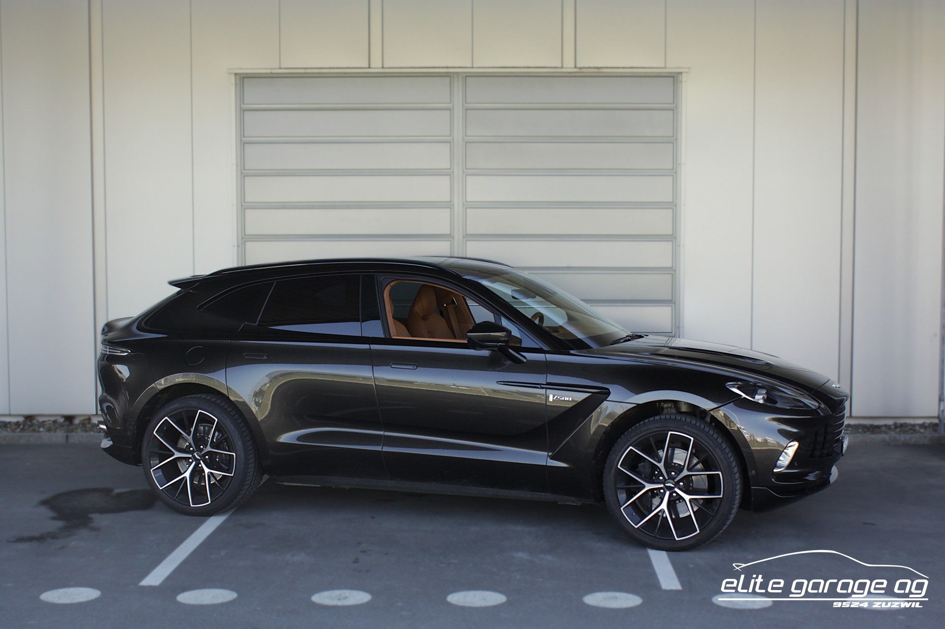 ASTON MARTIN DBX 4.0 V8 1/500-image-6