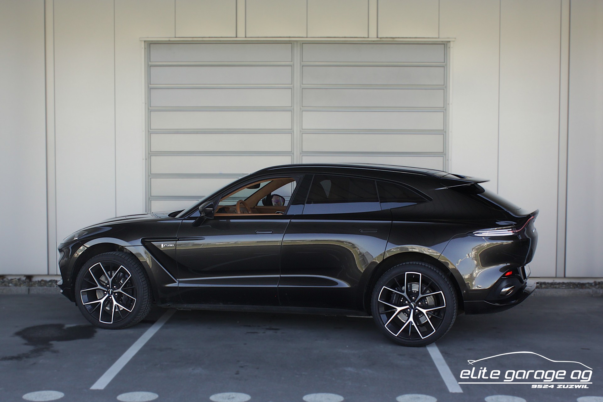 ASTON MARTIN DBX 4.0 V8 1/500-image-2