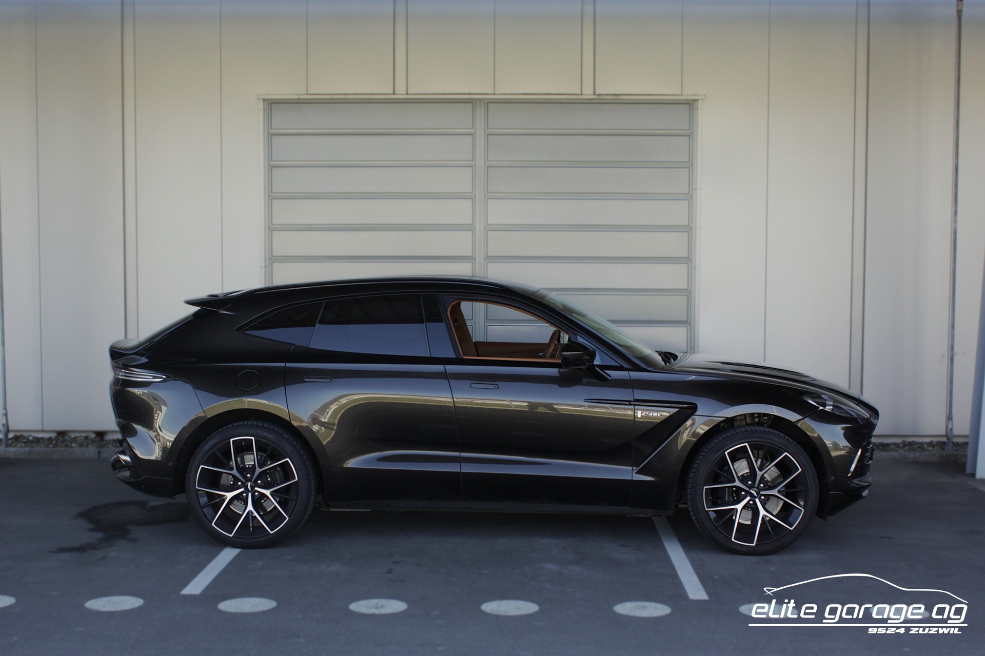 ASTON MARTIN DBX 4.0 V8 1/500-image-5