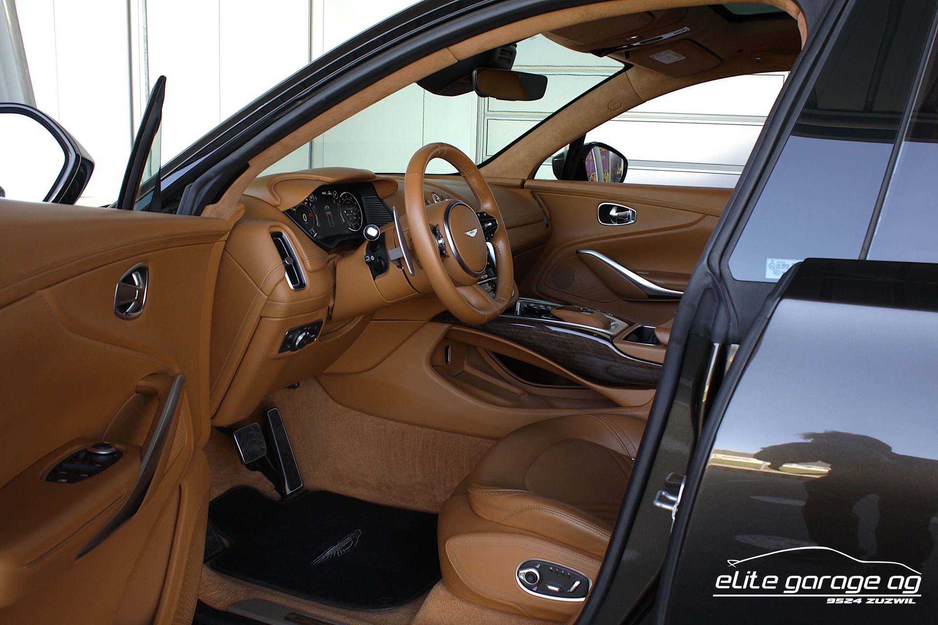 ASTON MARTIN DBX 4.0 V8 1/500-image-13