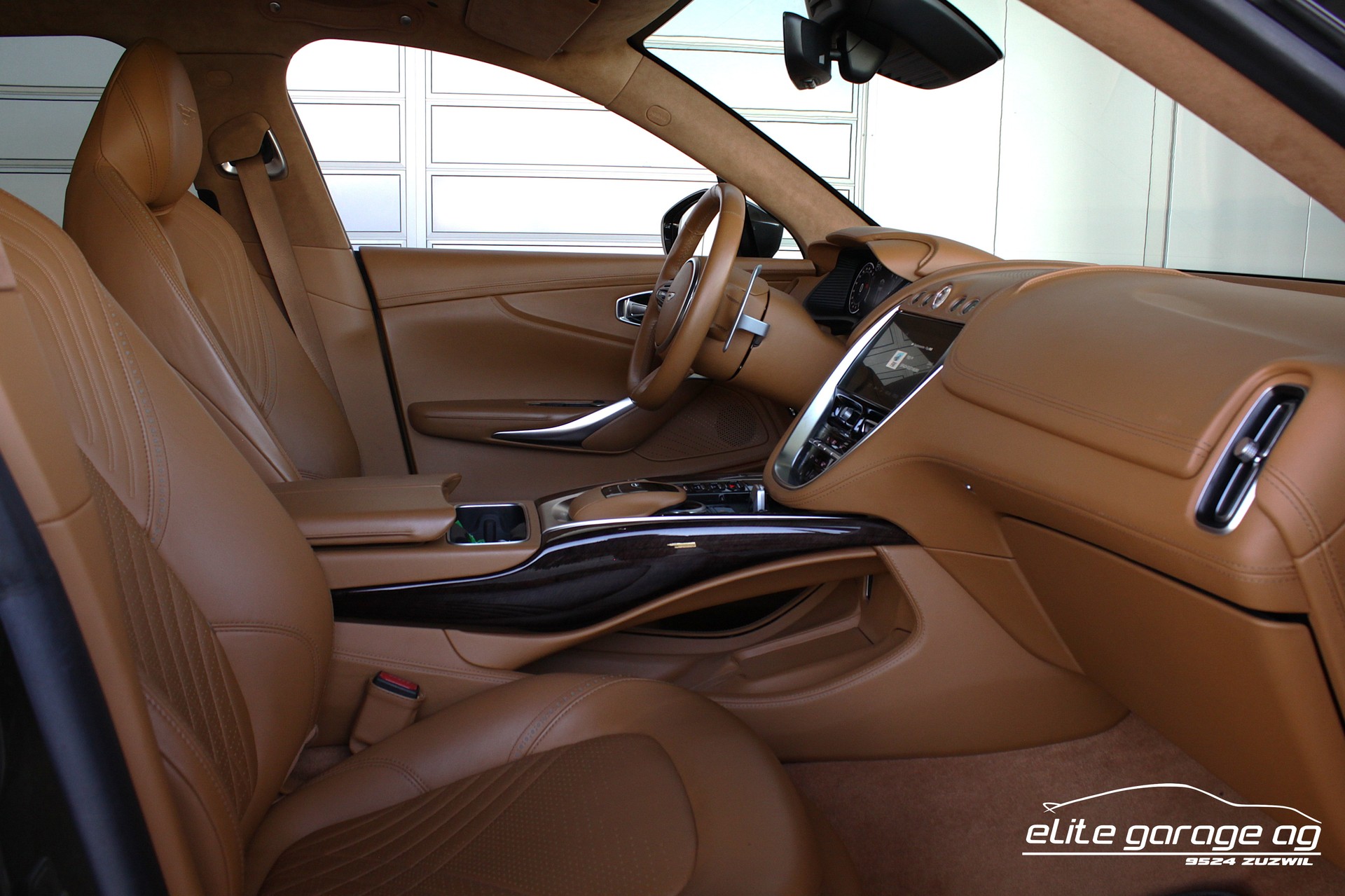 ASTON MARTIN DBX 4.0 V8 1/500-image-15