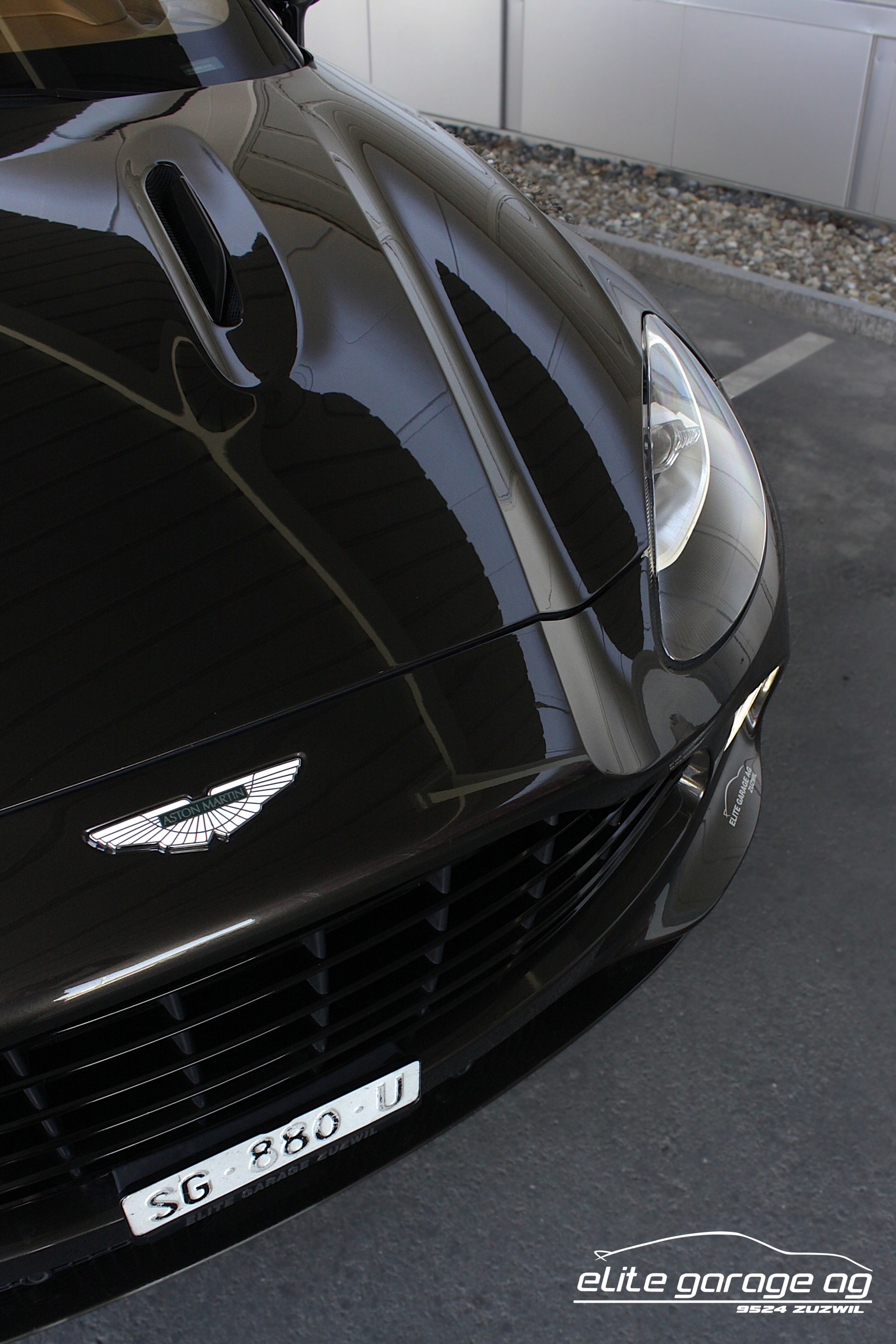 ASTON MARTIN DBX 4.0 V8 1/500-image-11
