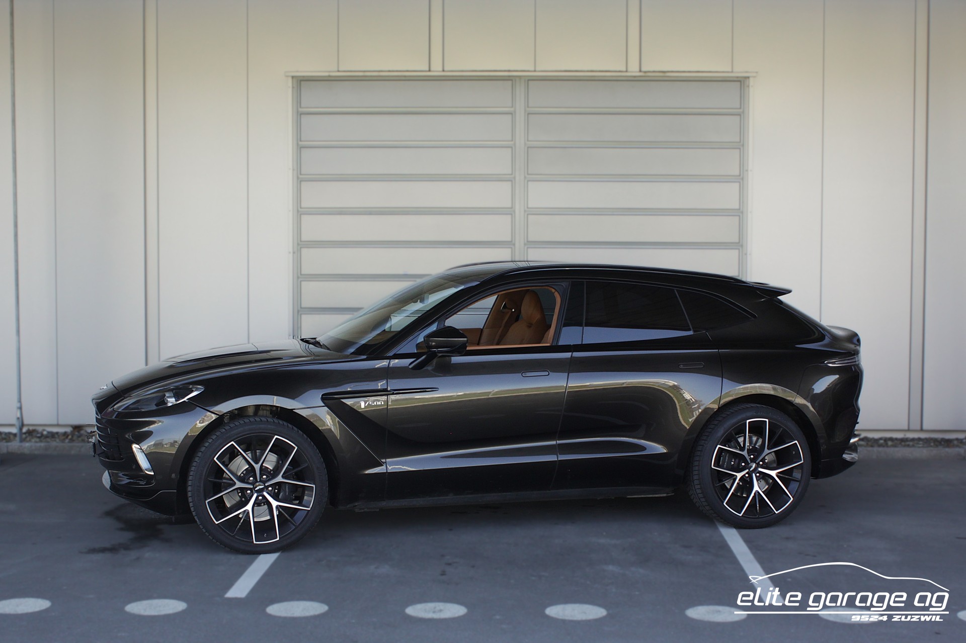 ASTON MARTIN DBX 4.0 V8 1/500-image-0