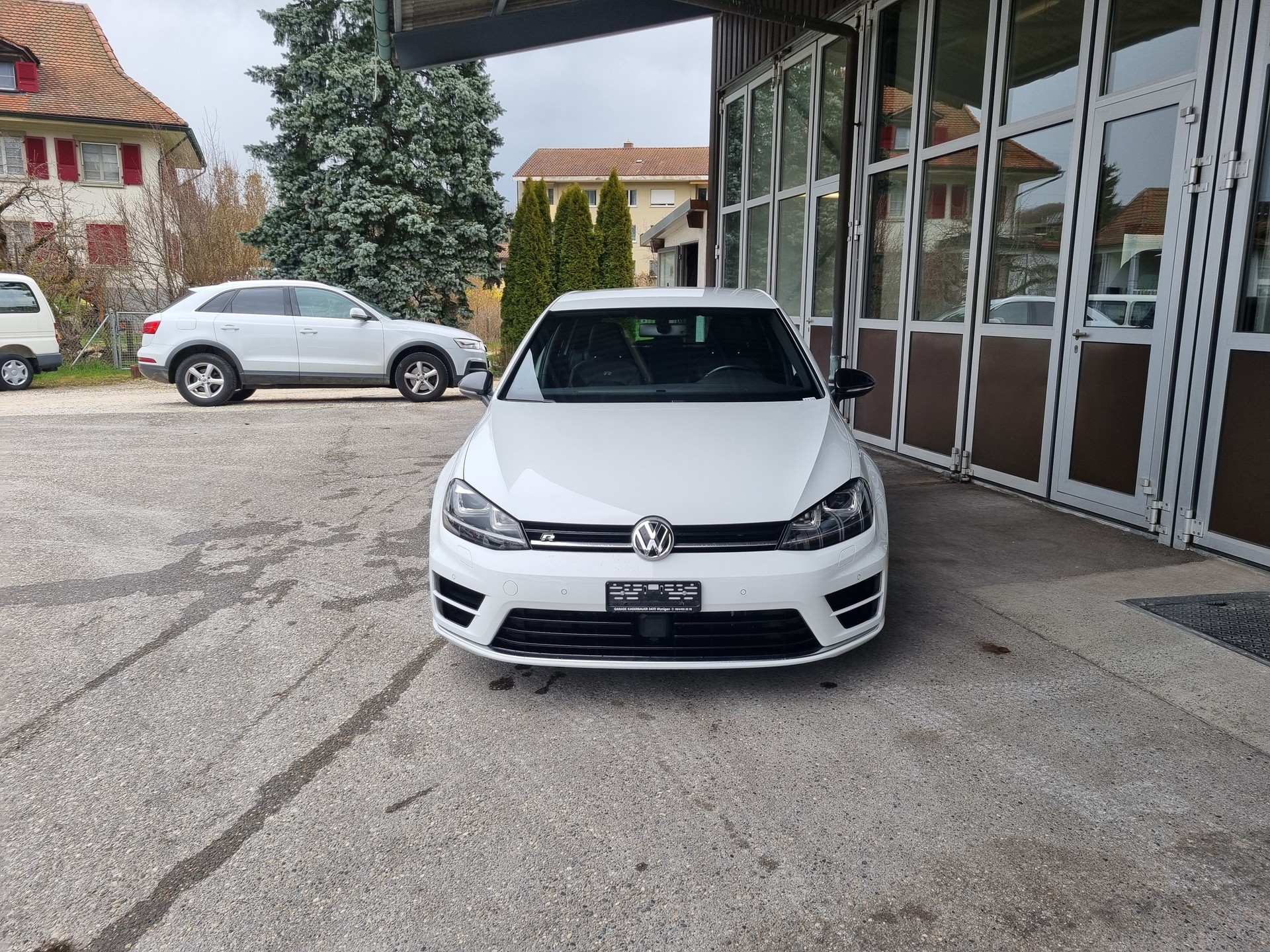 VW Golf 2.0 TSI R 4Motion DSG-image-0