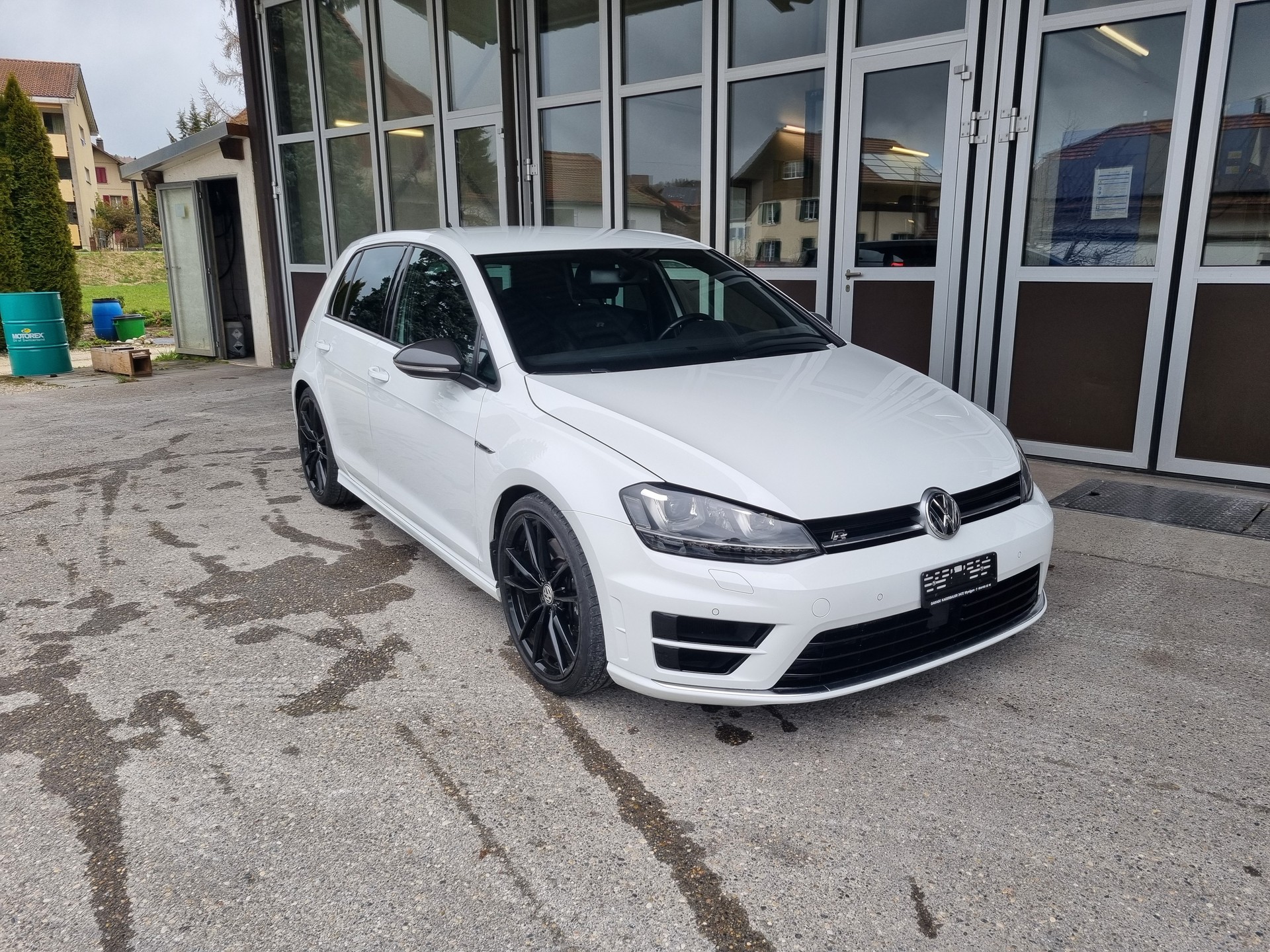 VW Golf 2.0 TSI R 4Motion DSG-image-1