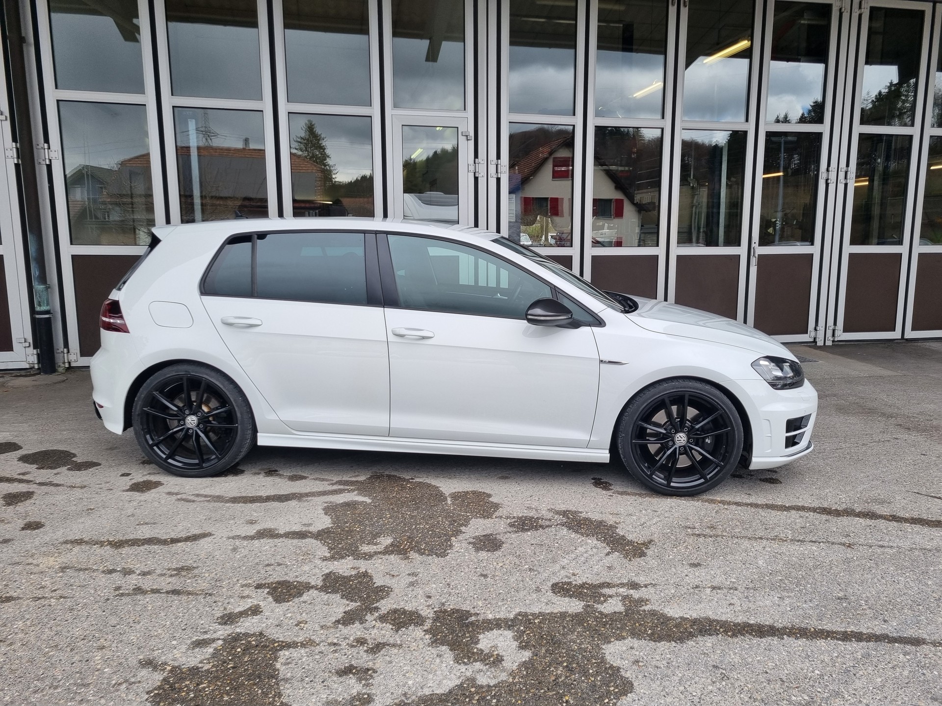 VW Golf 2.0 TSI R 4Motion DSG-image-2
