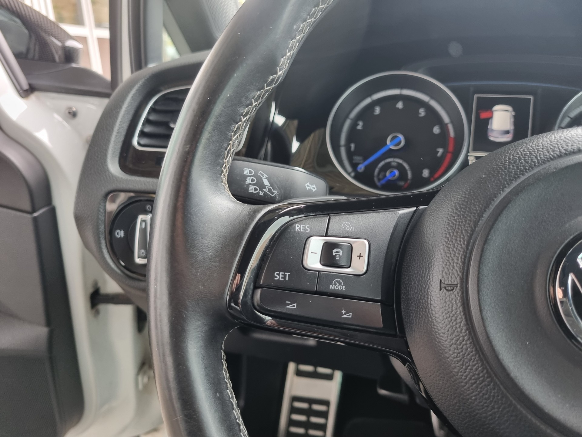 VW Golf 2.0 TSI R 4Motion DSG-image-11