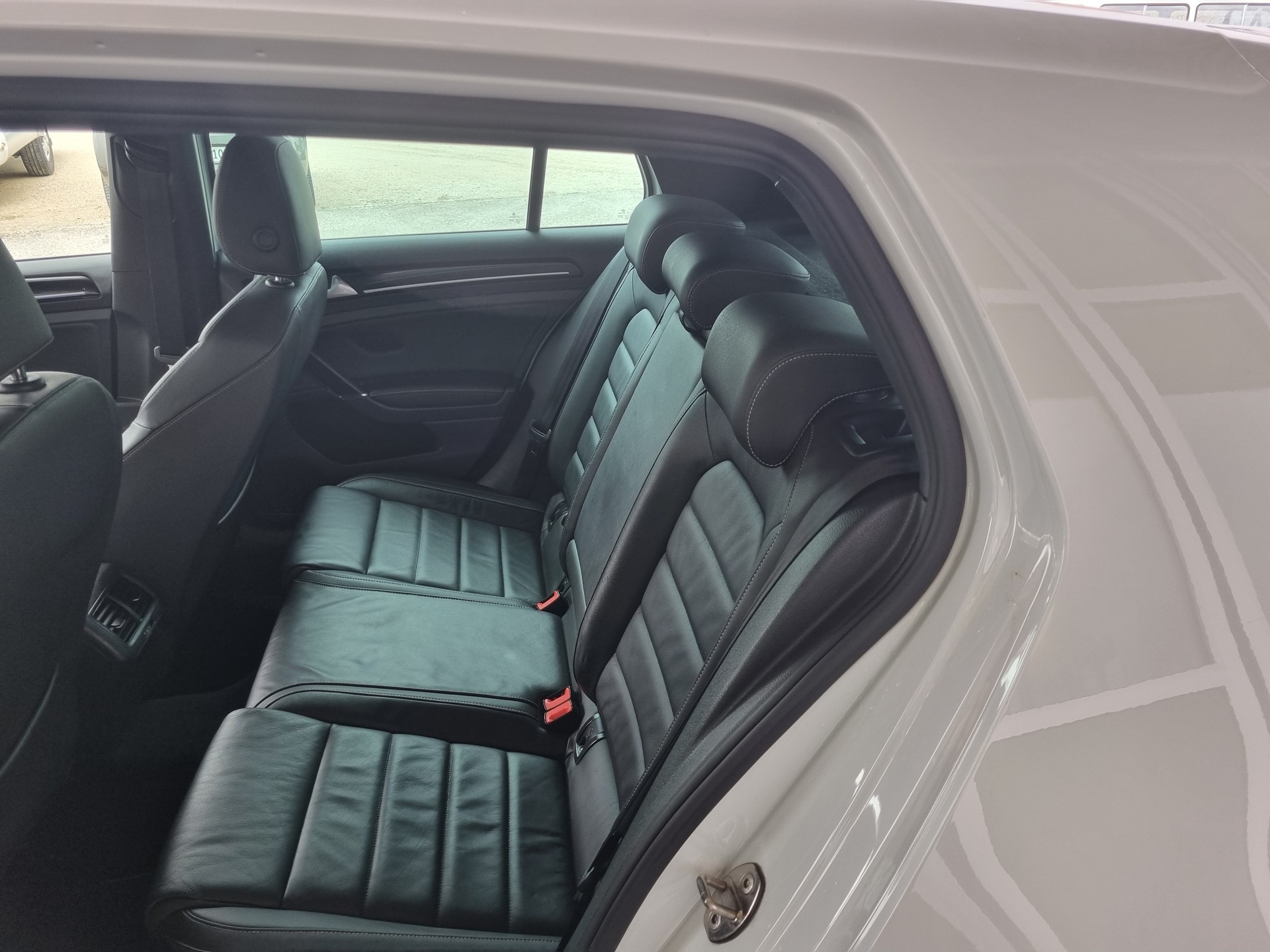 VW Golf 2.0 TSI R 4Motion DSG-image-6