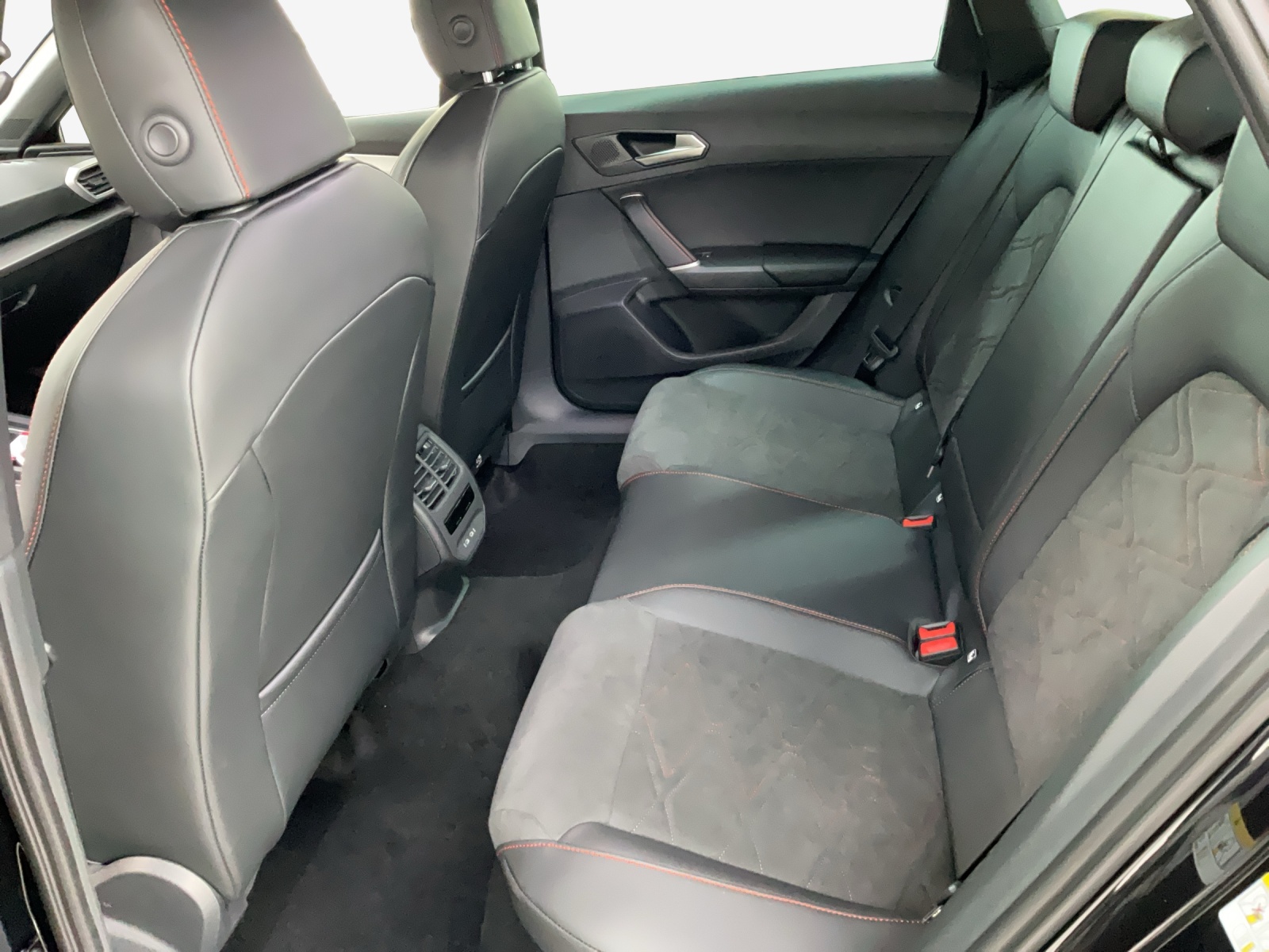 SEAT Leon ST 1.5 eTSI mHEV DSG Move FR-image-11