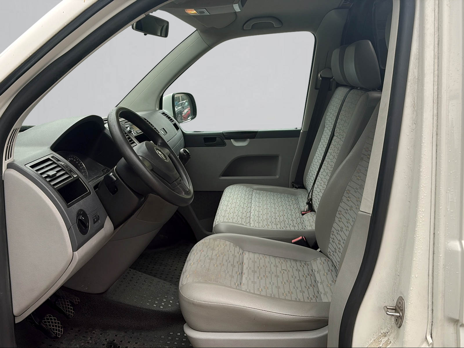 VW T5 2.0 TDI-image-4