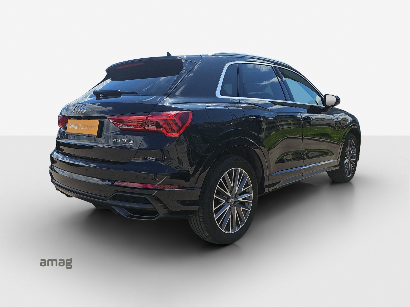 AUDI Q3 45 TFSI S line quattro S-tronic-image-4