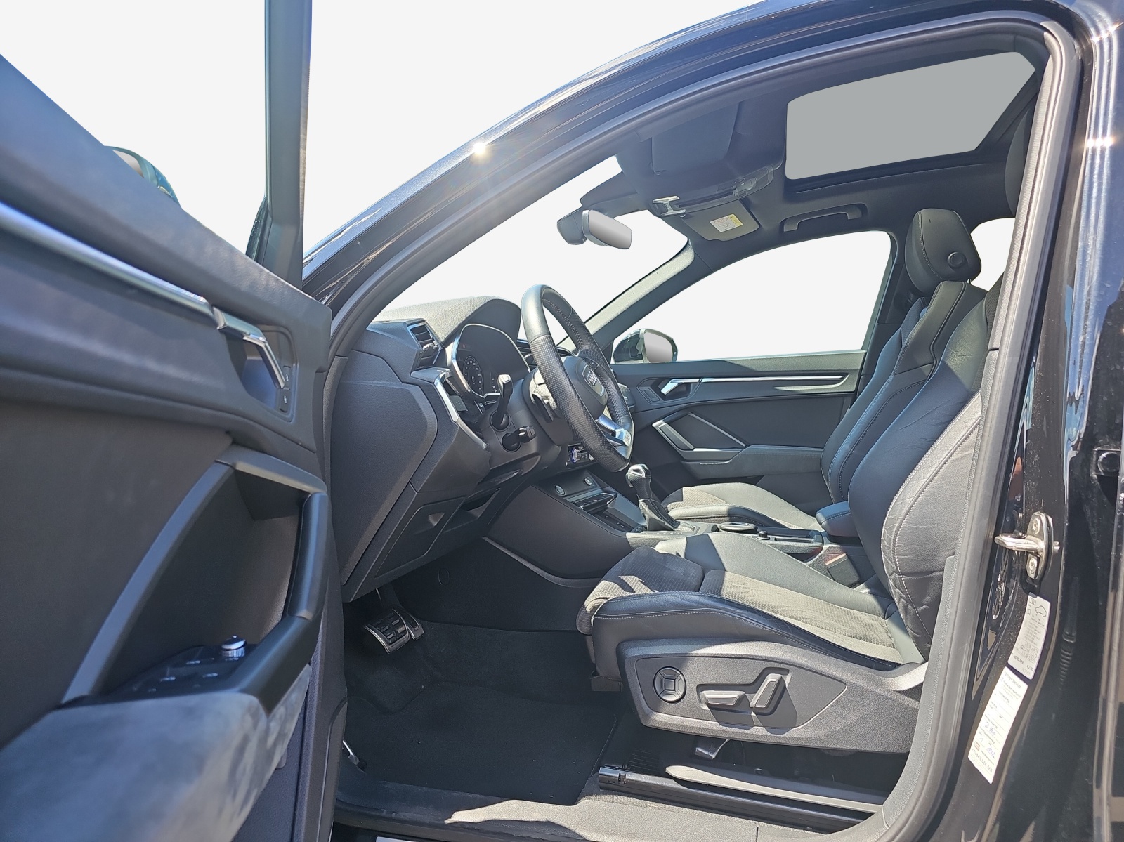 AUDI Q3 45 TFSI S line quattro S-tronic-image-7