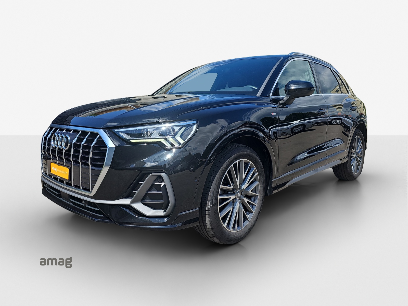 AUDI Q3 45 TFSI S line quattro S-tronic-image-0