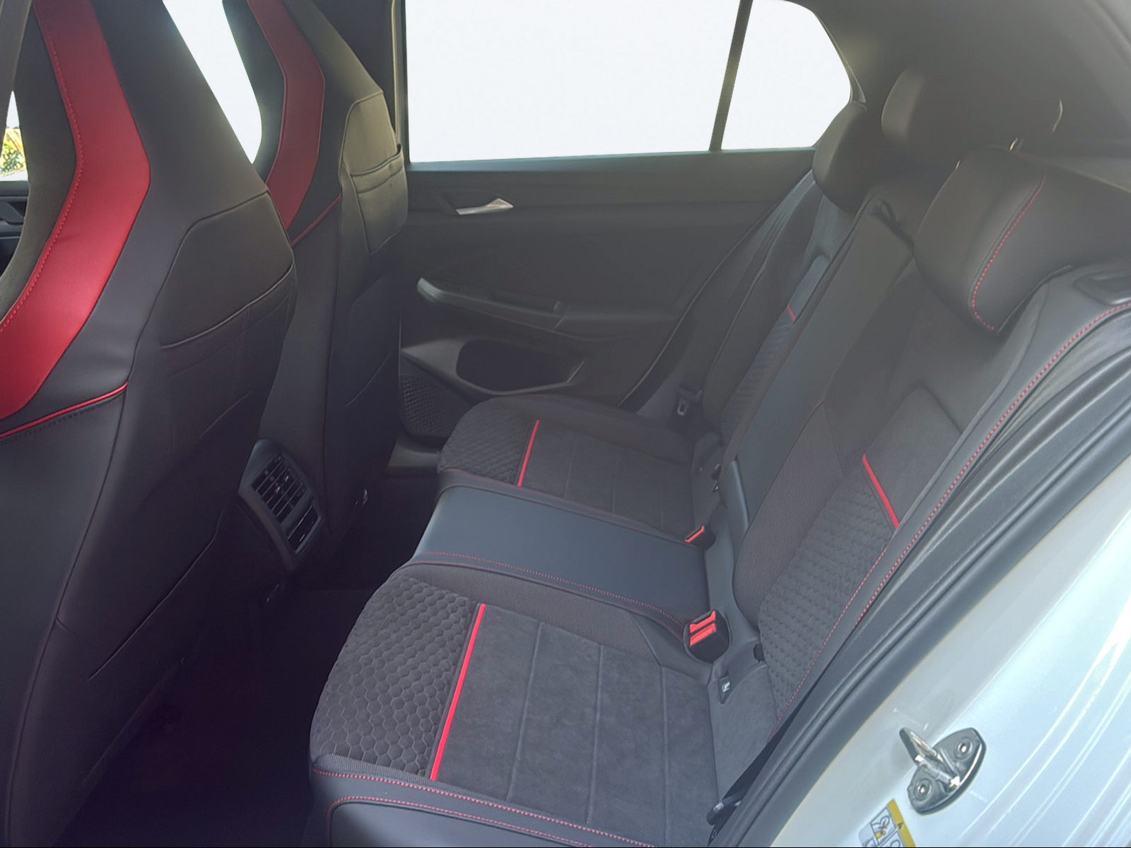 VW Golf 2.0 TSI GTI Clubsport DSG-image-13