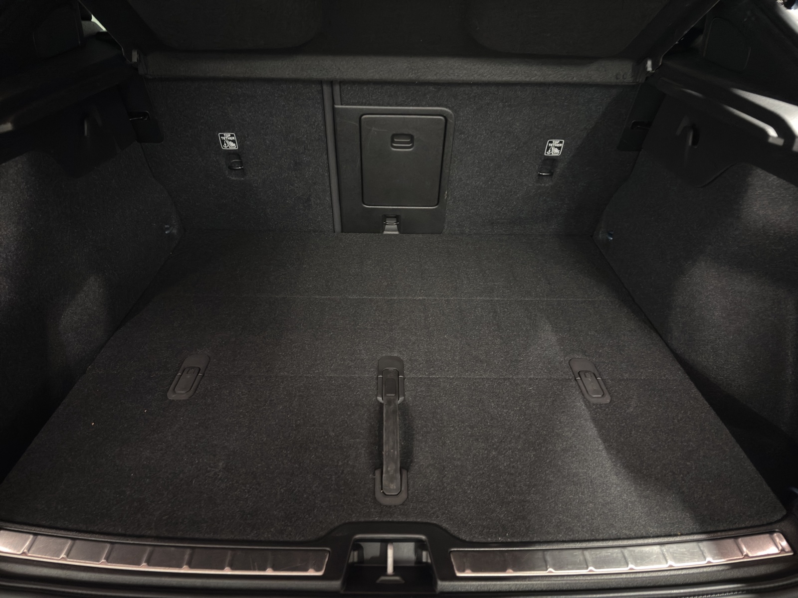 VOLVO C40 P6 Recharge Ultimate-image-12