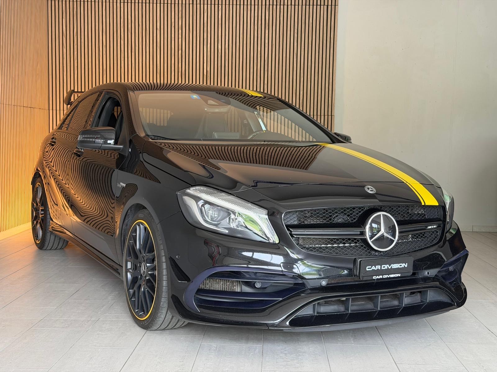 MERCEDES-BENZ A 45 AMG Yellow Night Edition 4Matic 7G-DCT-showroom-element-2