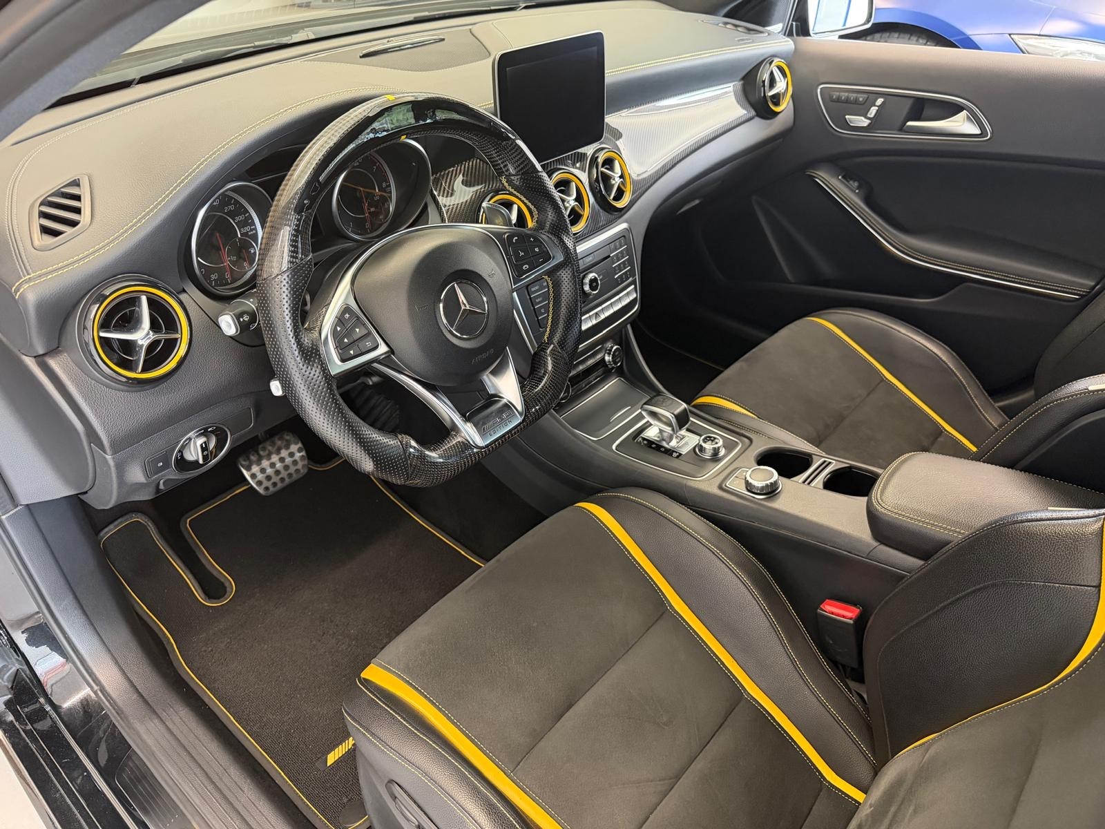 MERCEDES-BENZ A 45 AMG Yellow Night Edition 4Matic 7G-DCT-image-9
