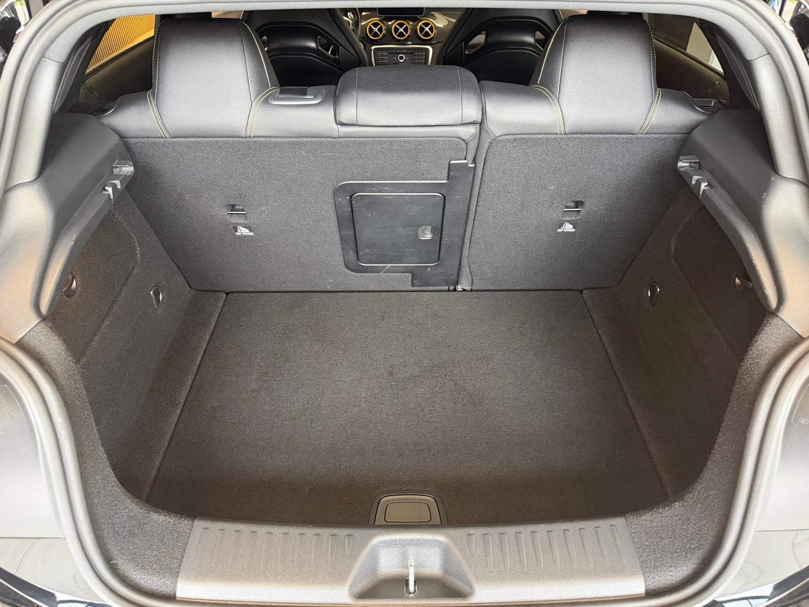 MERCEDES-BENZ A 45 AMG Yellow Night Edition 4Matic 7G-DCT-image-24