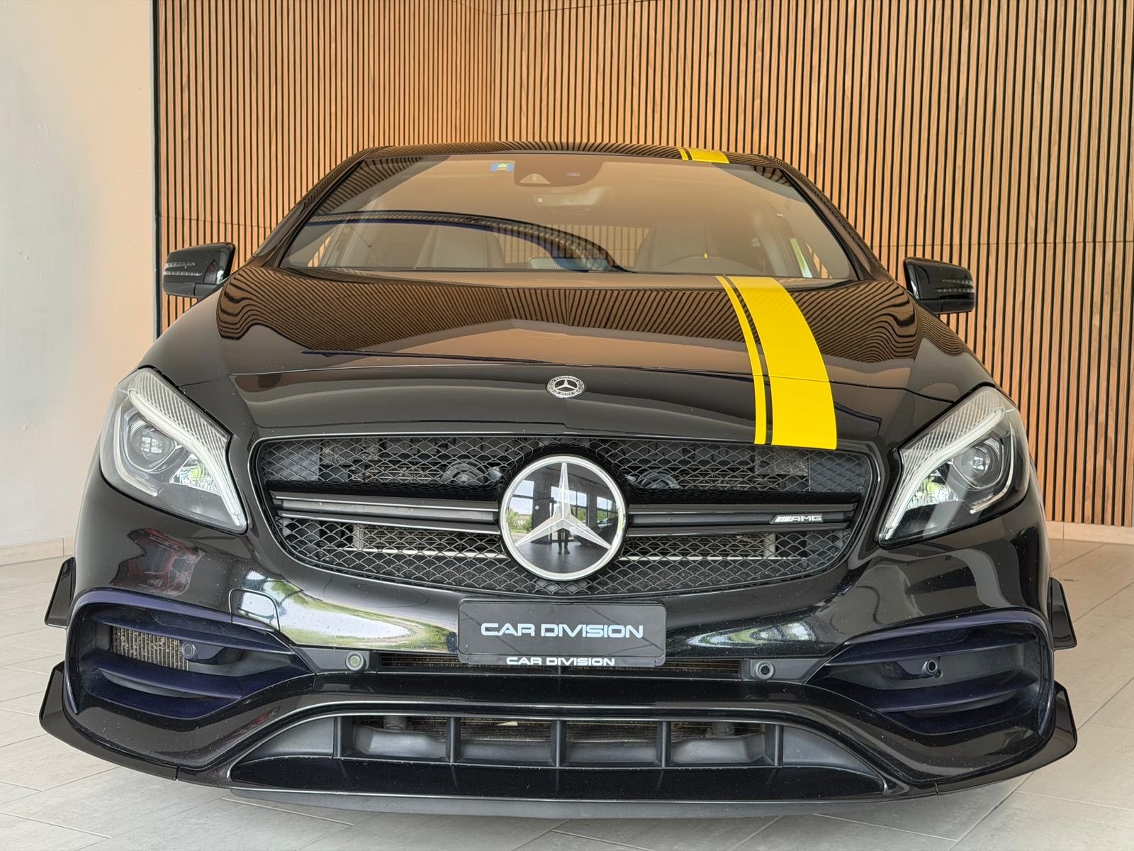 MERCEDES-BENZ A 45 AMG Yellow Night Edition 4Matic 7G-DCT-showroom-element-3