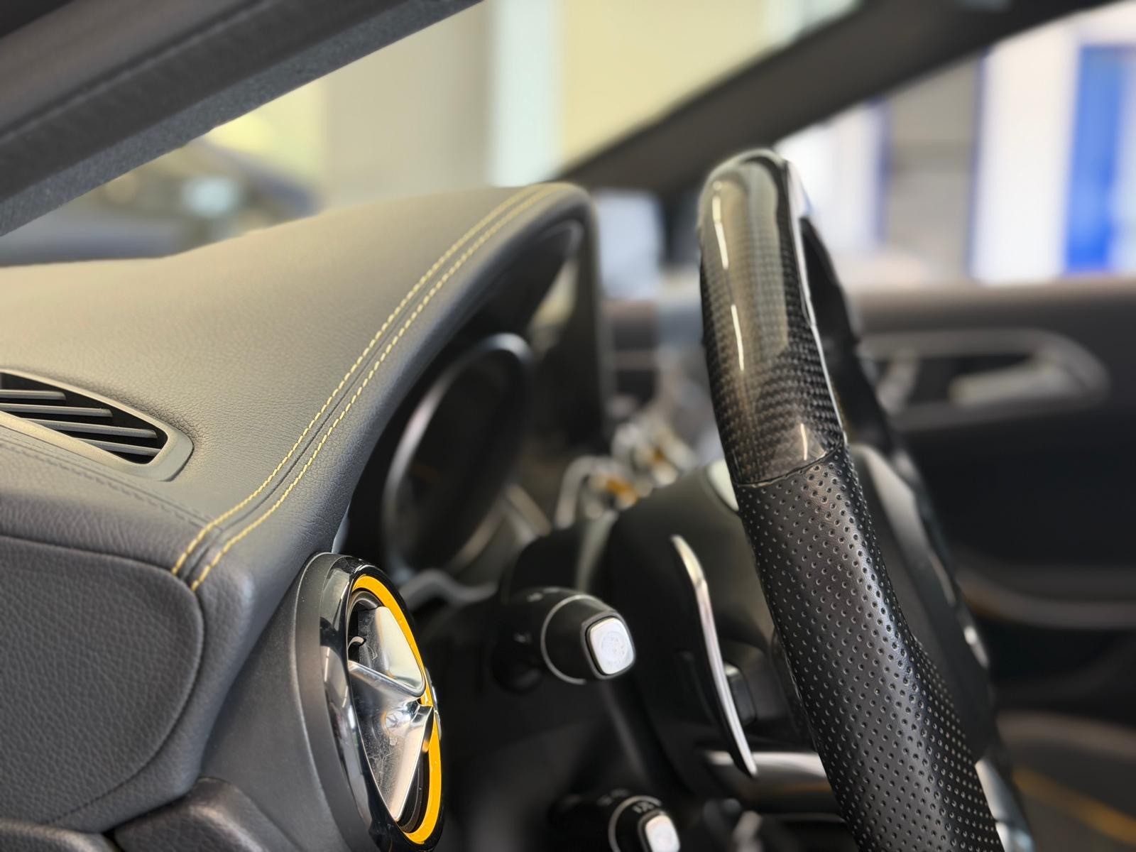 MERCEDES-BENZ A 45 AMG Yellow Night Edition 4Matic 7G-DCT-image-14