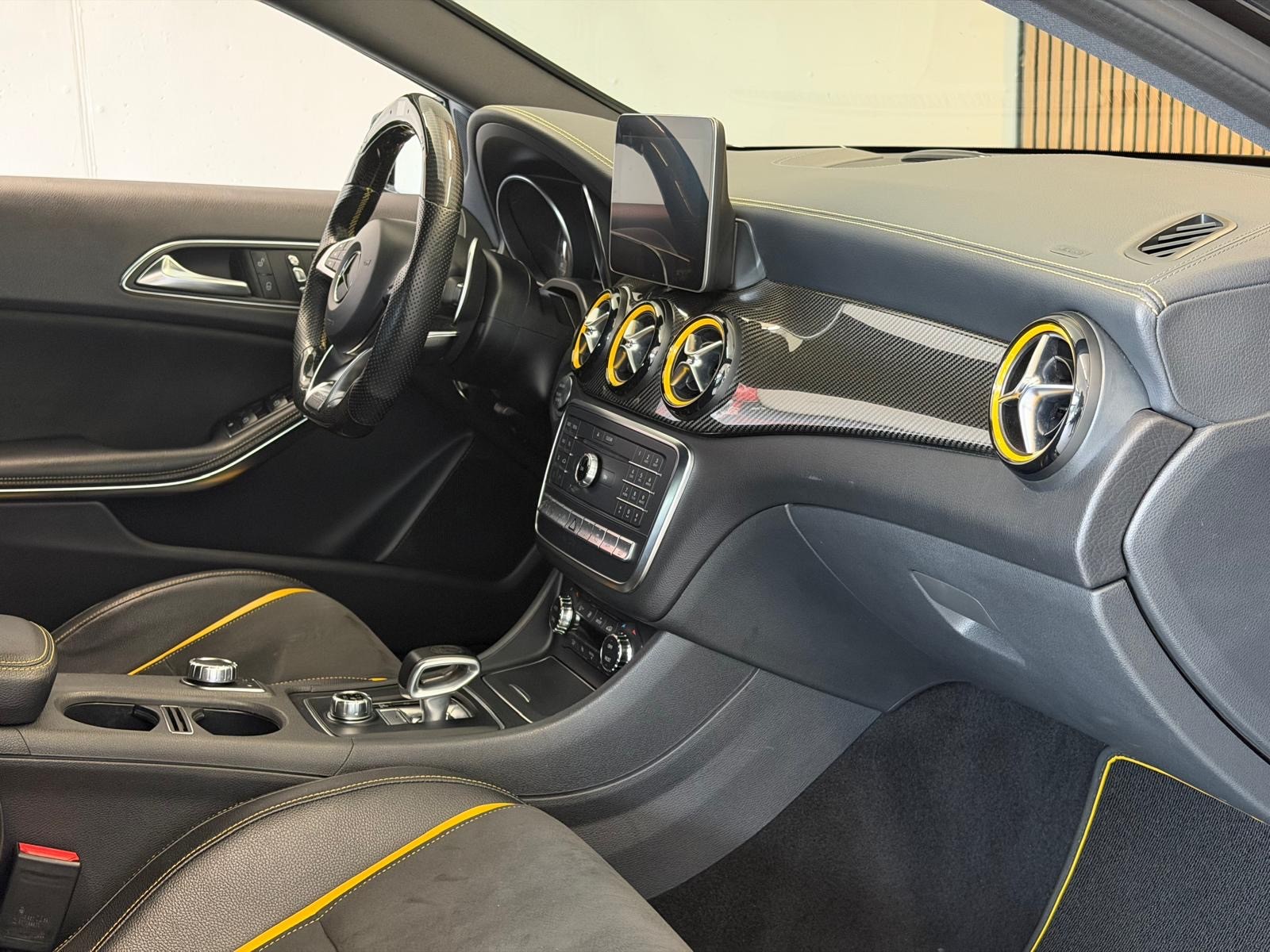 MERCEDES-BENZ A 45 AMG Yellow Night Edition 4Matic 7G-DCT-image-11
