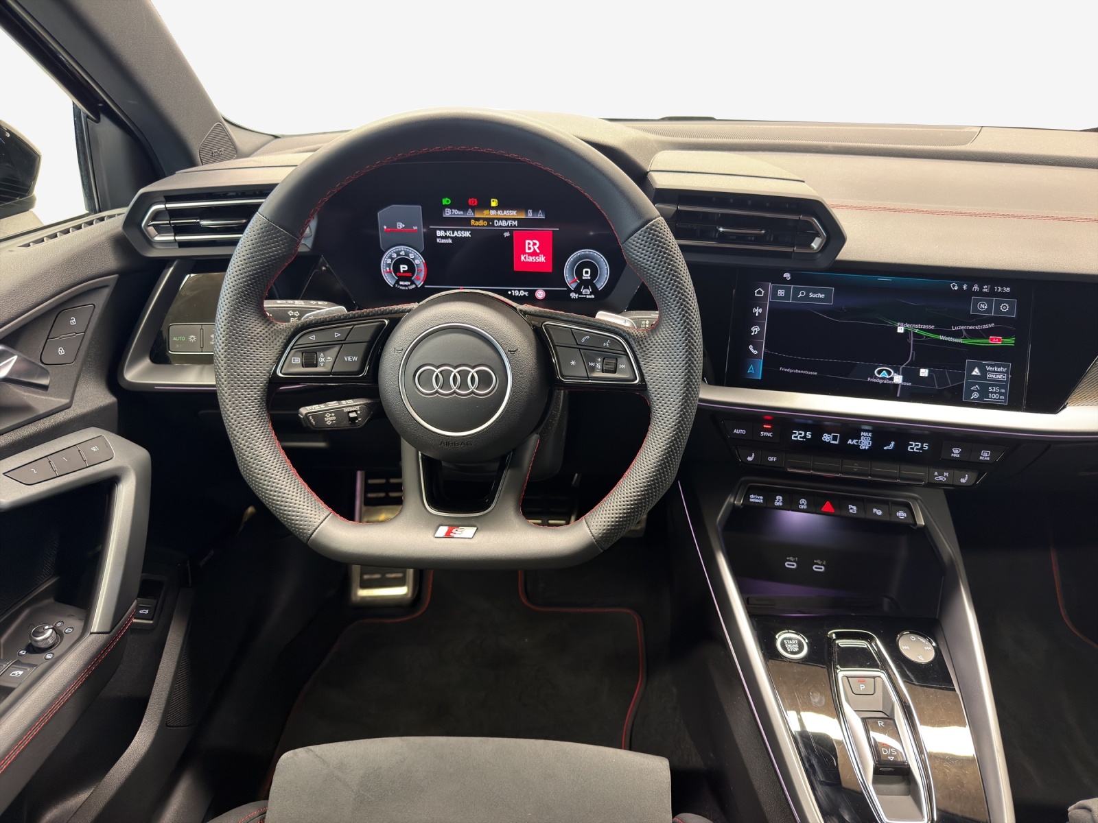 AUDI A3 Sportback TFSI 150 kW quattro S line S tronic-image-8