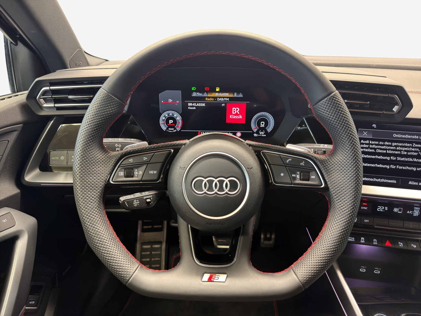 AUDI A3 Sportback TFSI 150 kW quattro S line S tronic-image-9