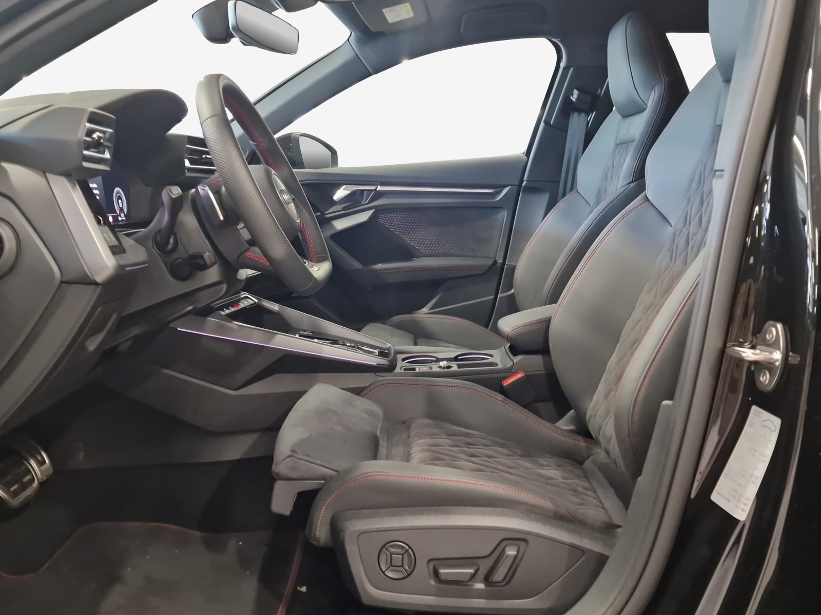 AUDI A3 Sportback TFSI 150 kW quattro S line S tronic-image-7