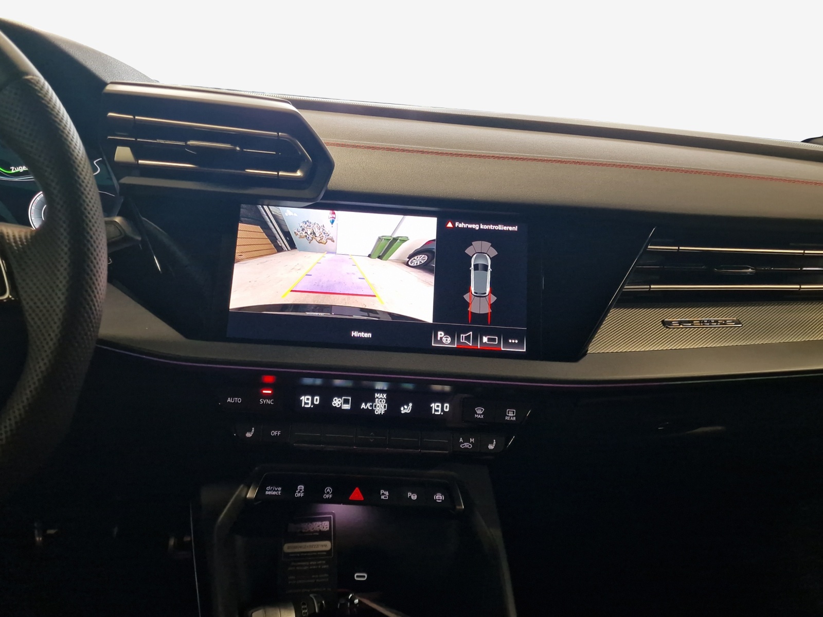 AUDI A3 Sportback TFSI 150 kW quattro S line S tronic-image-15