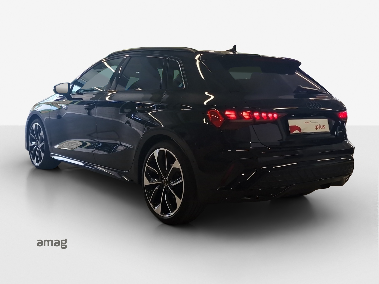 AUDI A3 Sportback TFSI 150 kW quattro S line S tronic-image-2