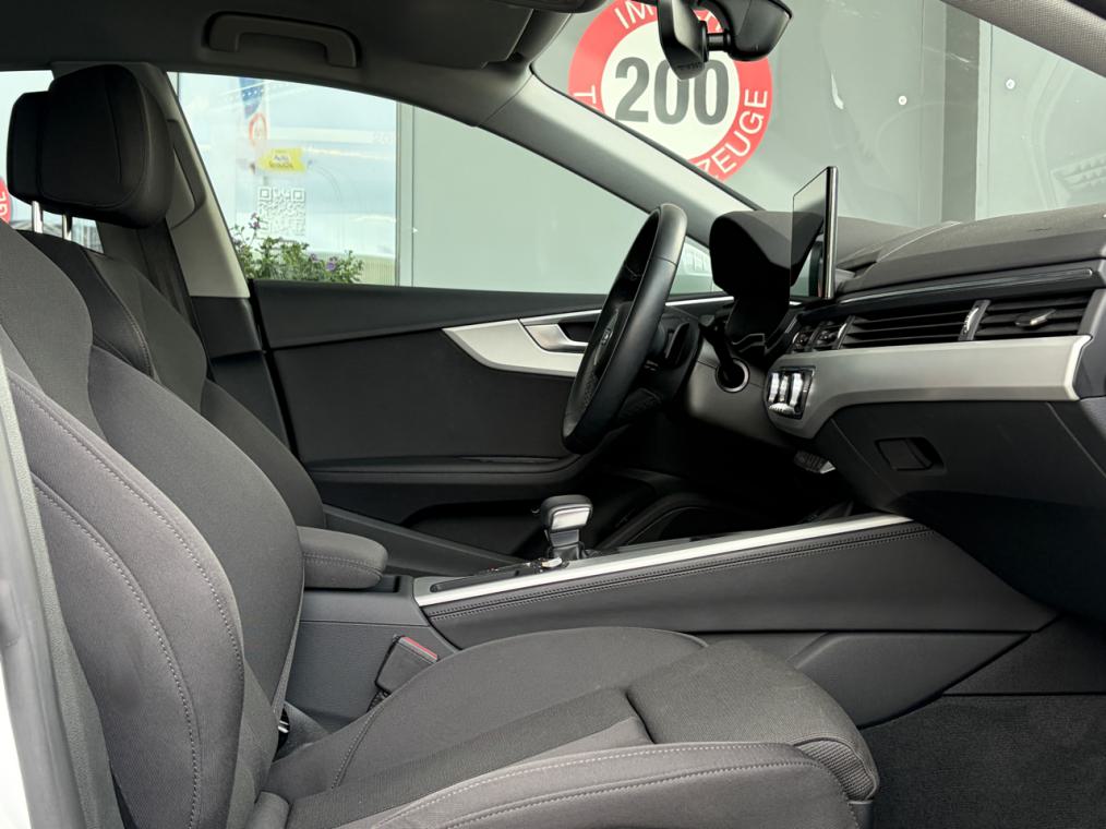 AUDI A5 Sportback 40 TDi S line-image-9