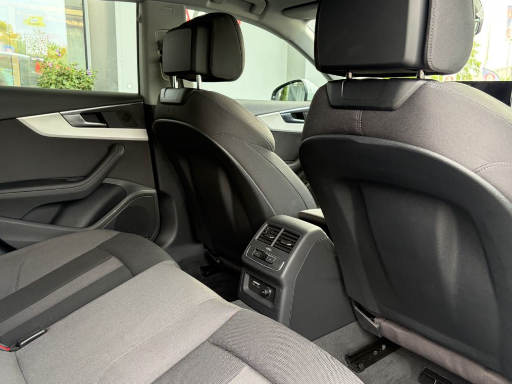 AUDI A5 Sportback 40 TDi S line-image-10
